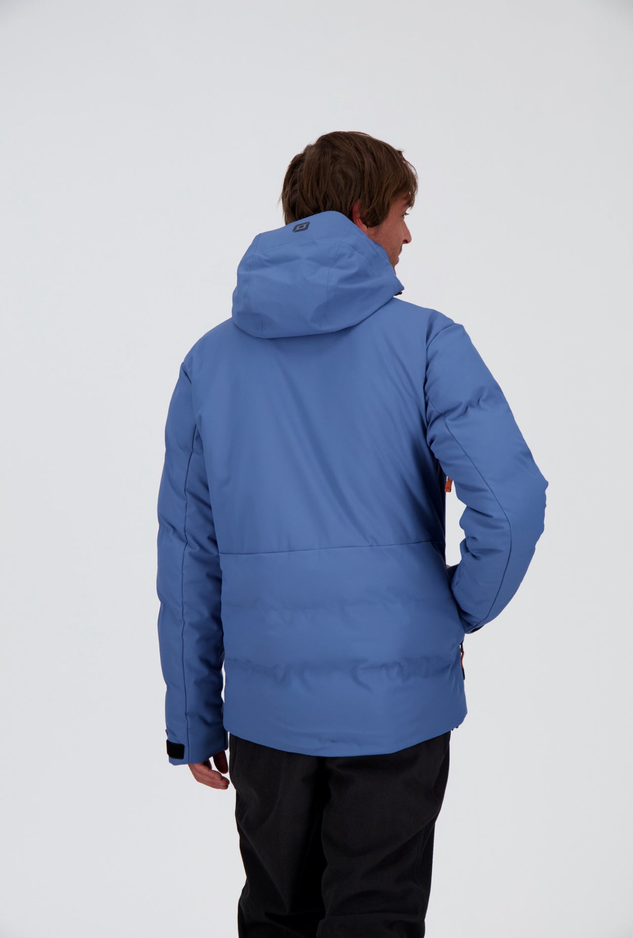 Rückenansicht der blauen kurzen Herren Skijacke Wengen von Belowzero