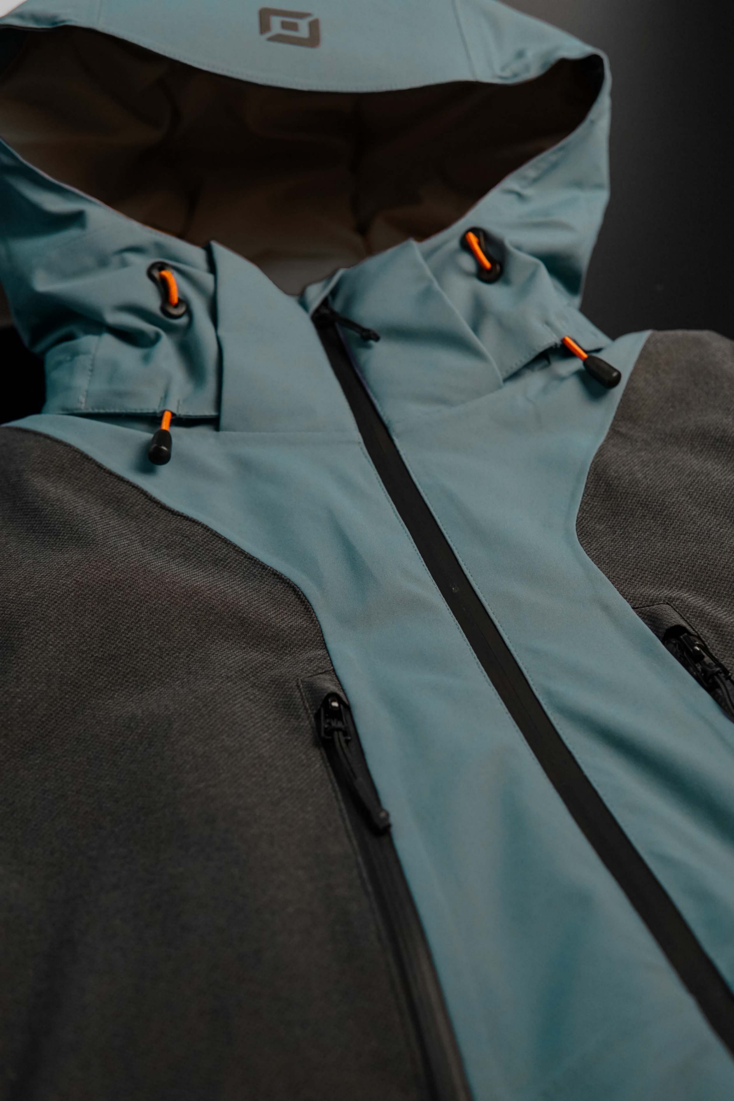 Eine Belowzero Jacke in Detail Ansicht