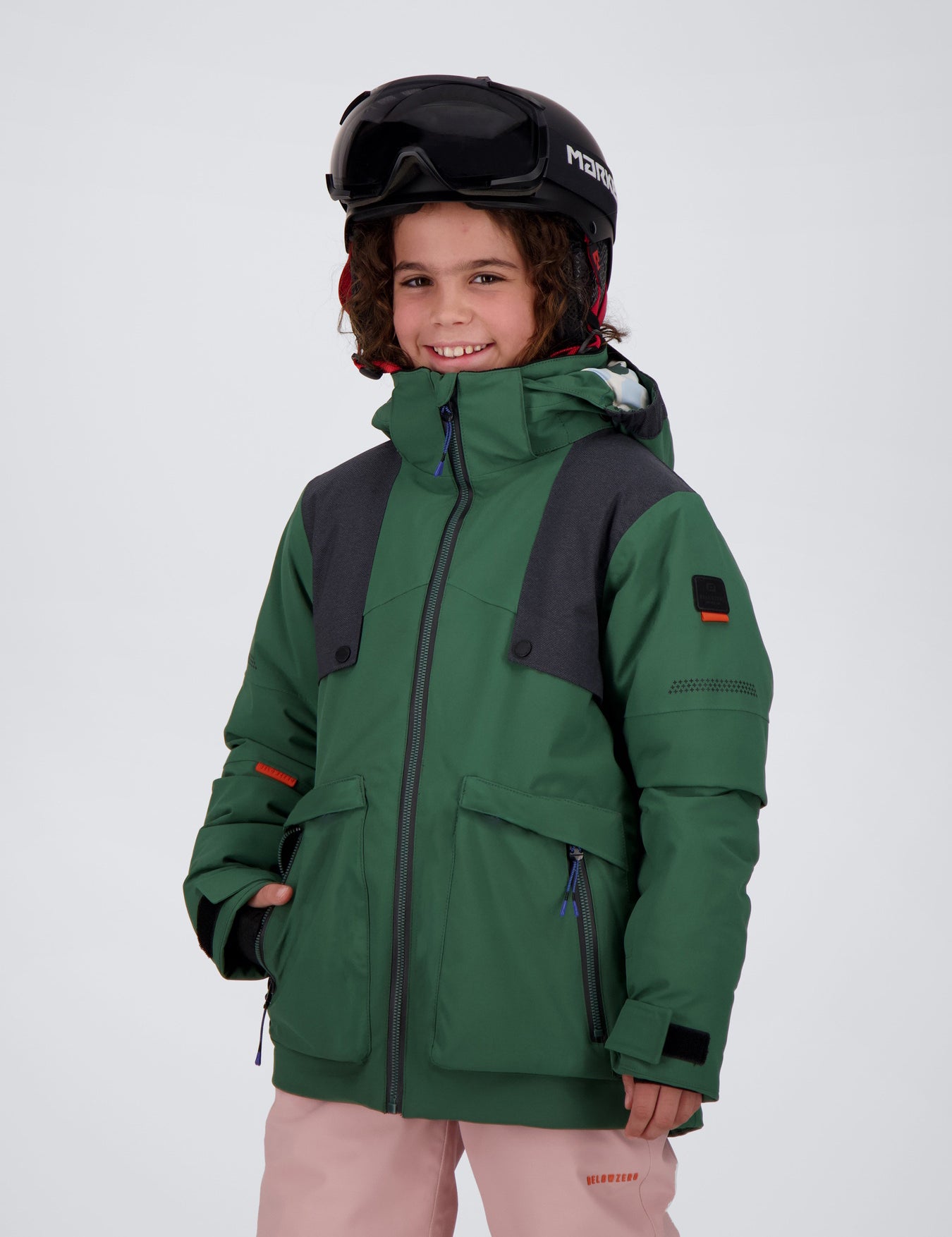 Frontansicht der pine green off black New Generation Skijacke Arosa von Belowzero