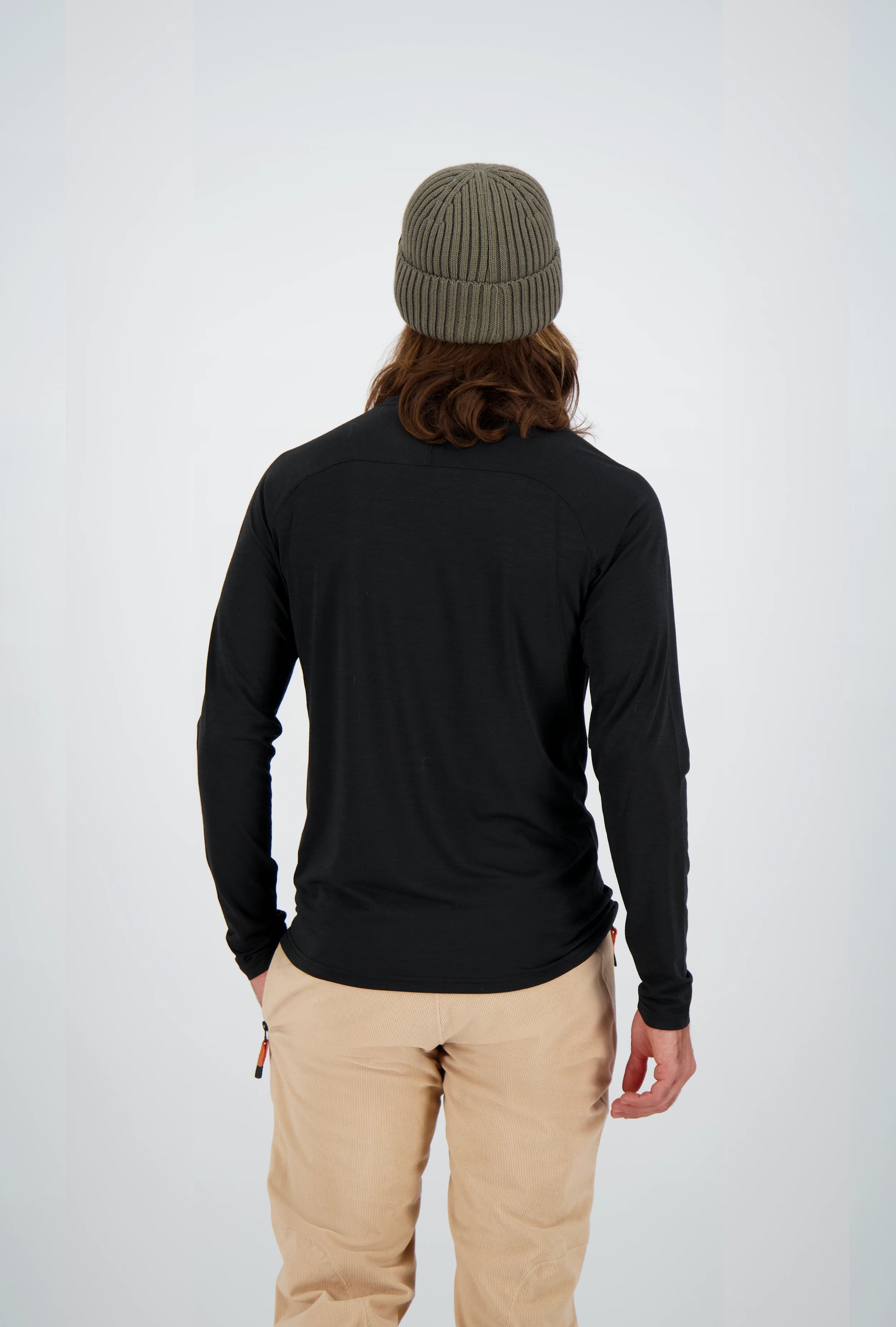 Modelbild Men des Fusion Light Merino Shirts Longsleeve schwarz Rückenansicht