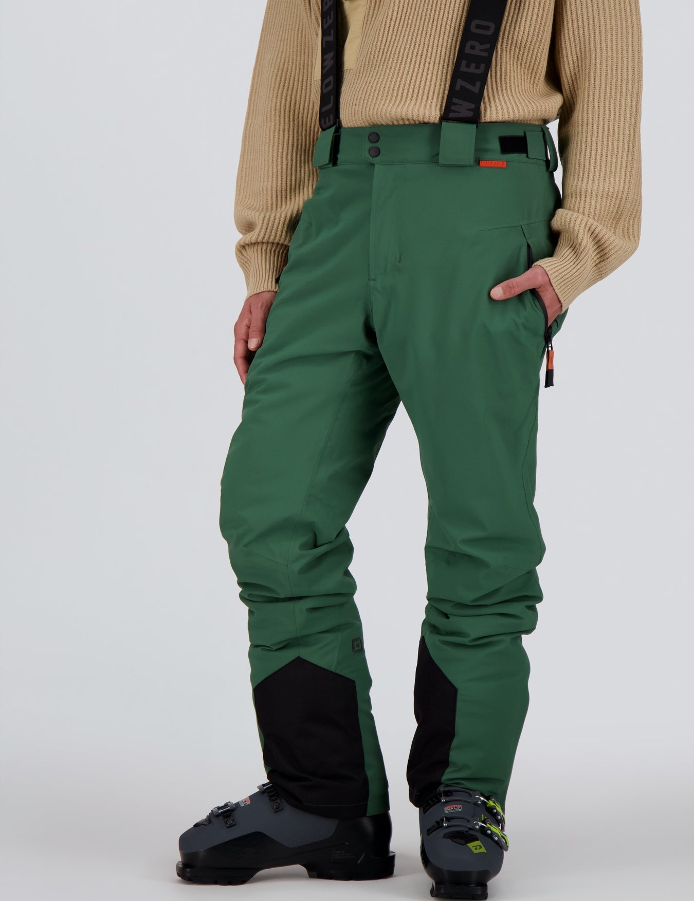 Frontansicht der pine green Herren Skihose Engelberg von Belowzero