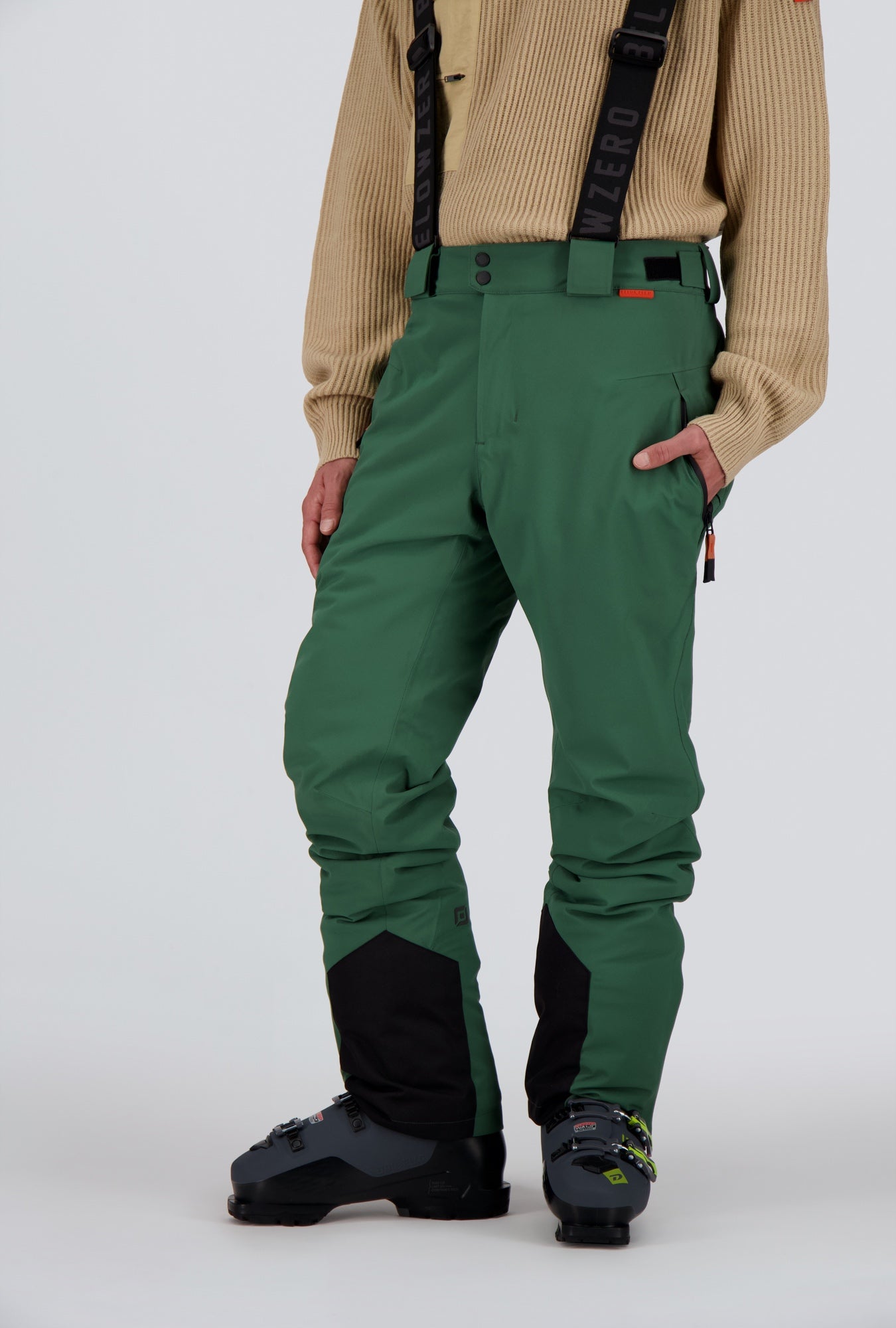 Frontansicht der pine green Herren Skihose Engelberg von Belowzero