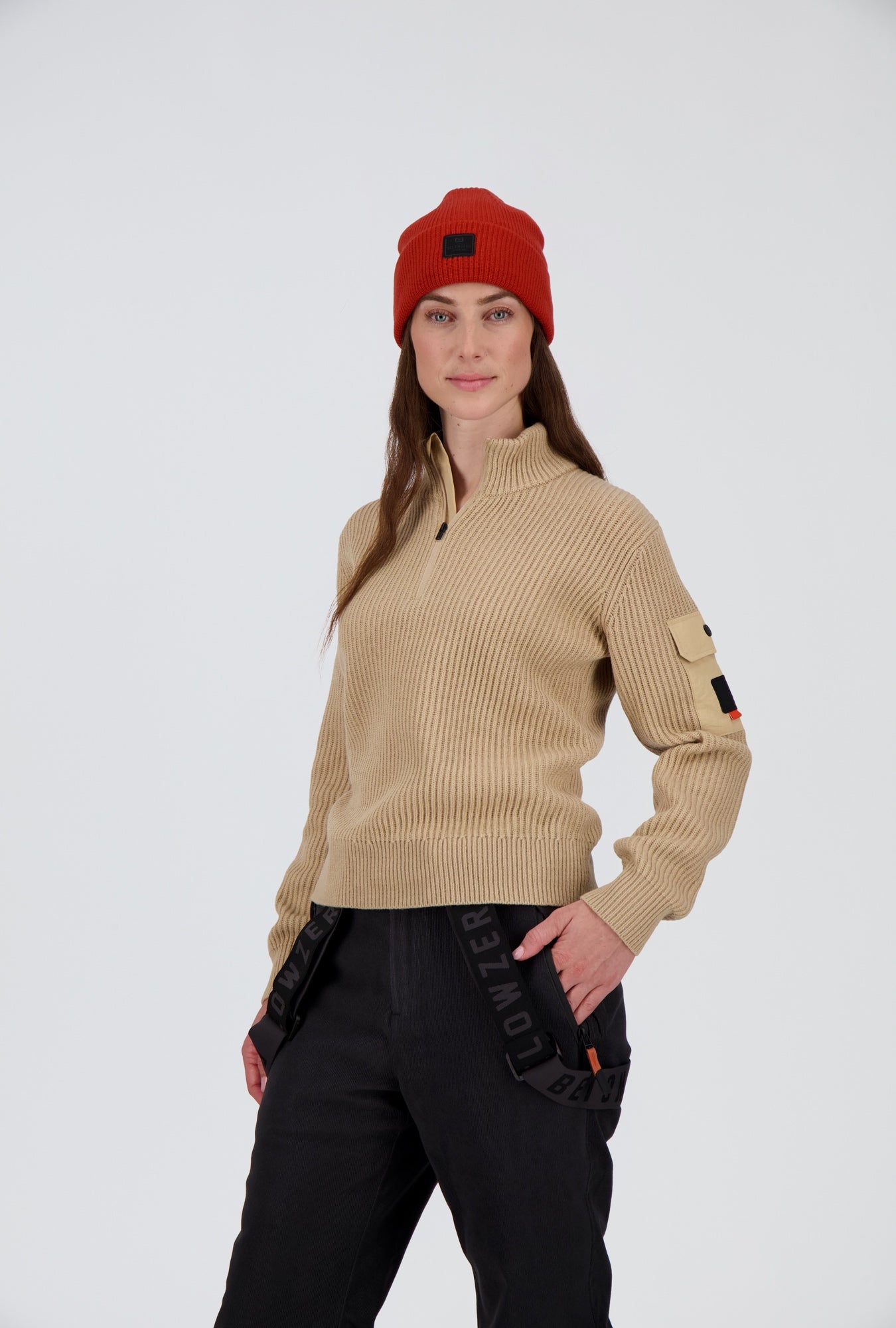 Rust Orange Urbane Unisex Mütze von Belowzero getragen von einer Dame