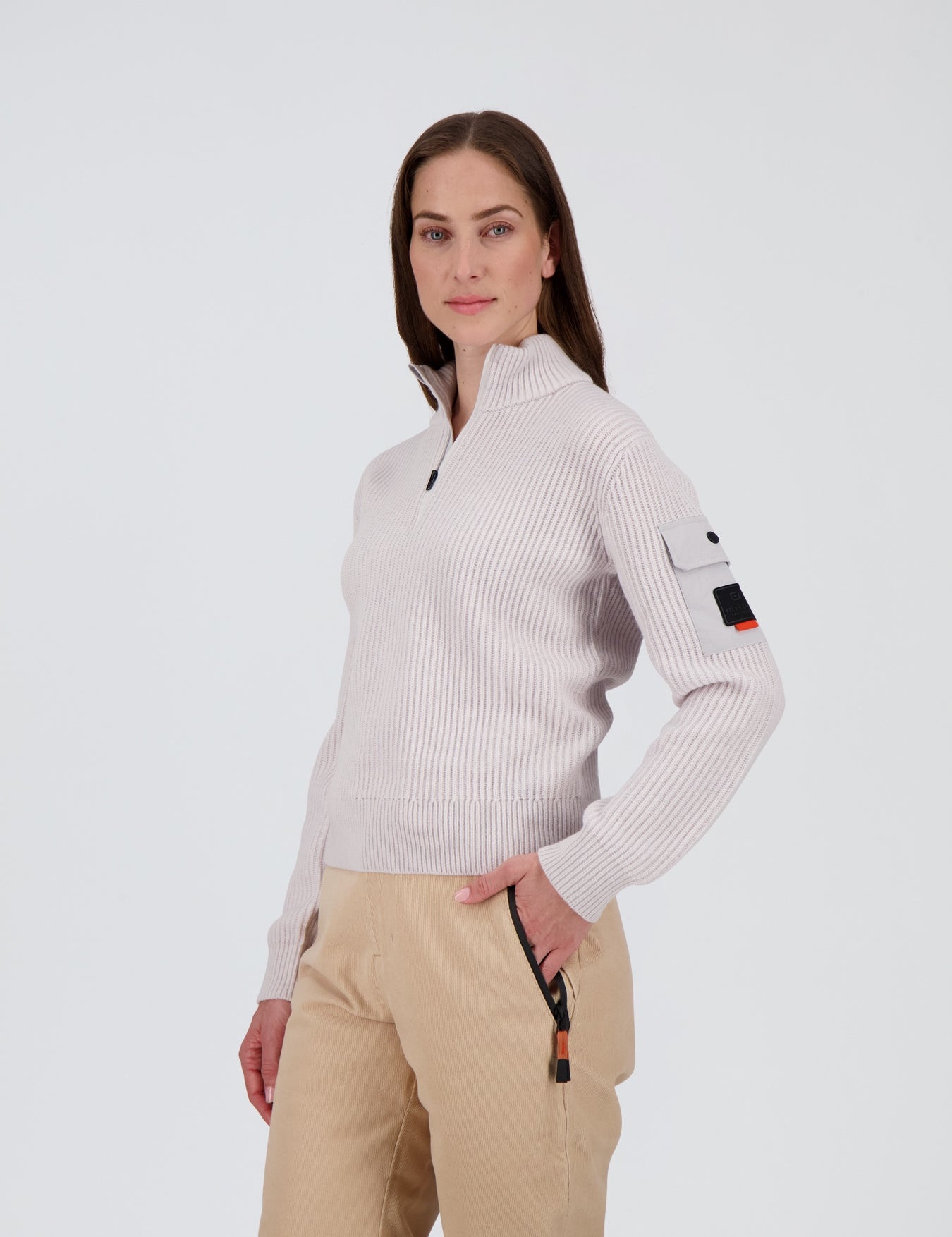 Frontansicht des snow white Damen urban Merino Pullover Rigi von Belowzero