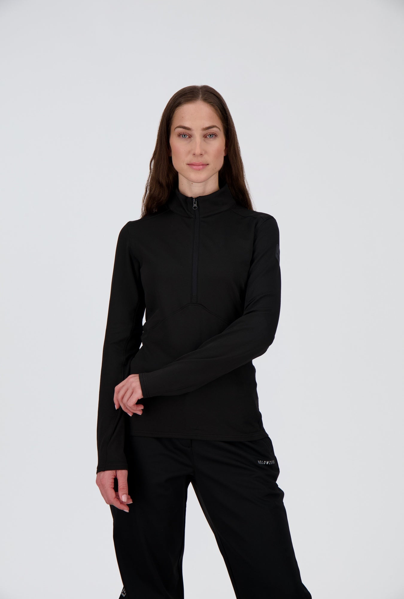 Frontansicht des schwarzen sportlichen Damen Halfzip Shirts Pizol von Belowzero