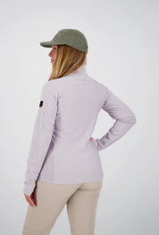 Rückenansicht der Belowzero Damen-Fleecejacke in Flieder mit ergonomischer Passform, Stehkragen und praktischen Daumenschlaufen.