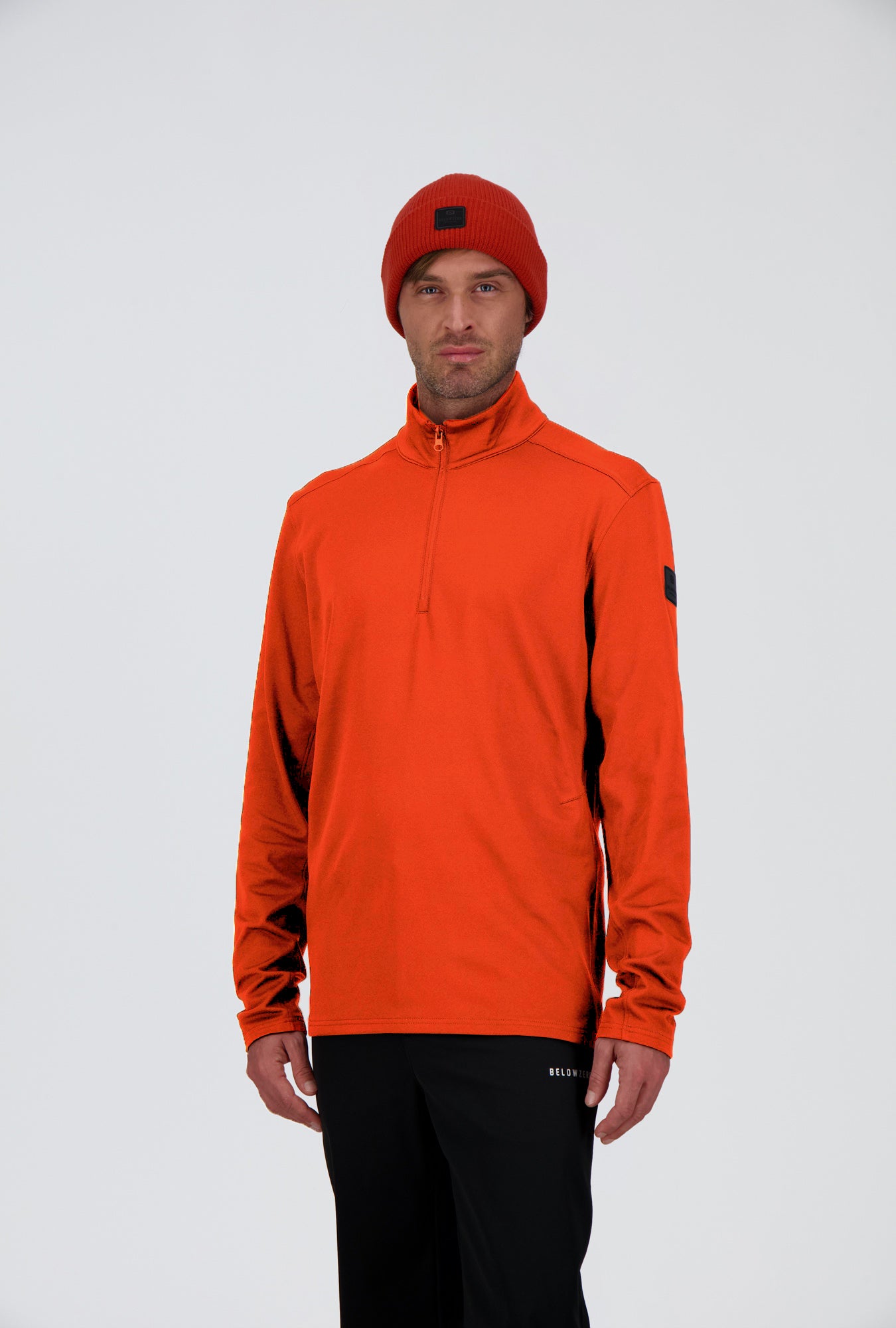 Frontansicht des orangen sportlichen Herren Halfzip Shirts Wangs von Belowzero