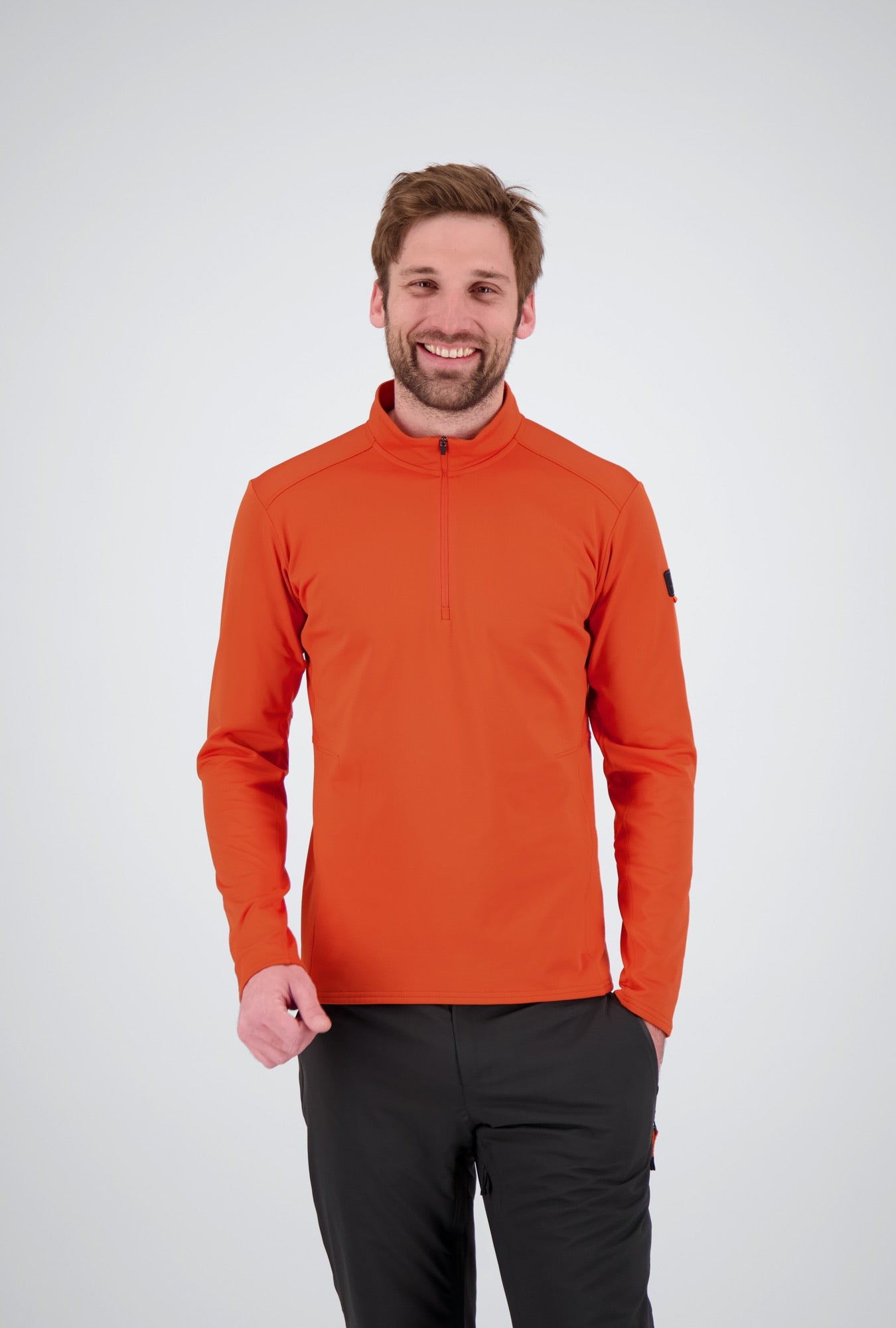 Frontansicht des orangen sportlichen Herren Halfzip Shirts Wangs von Belowzero