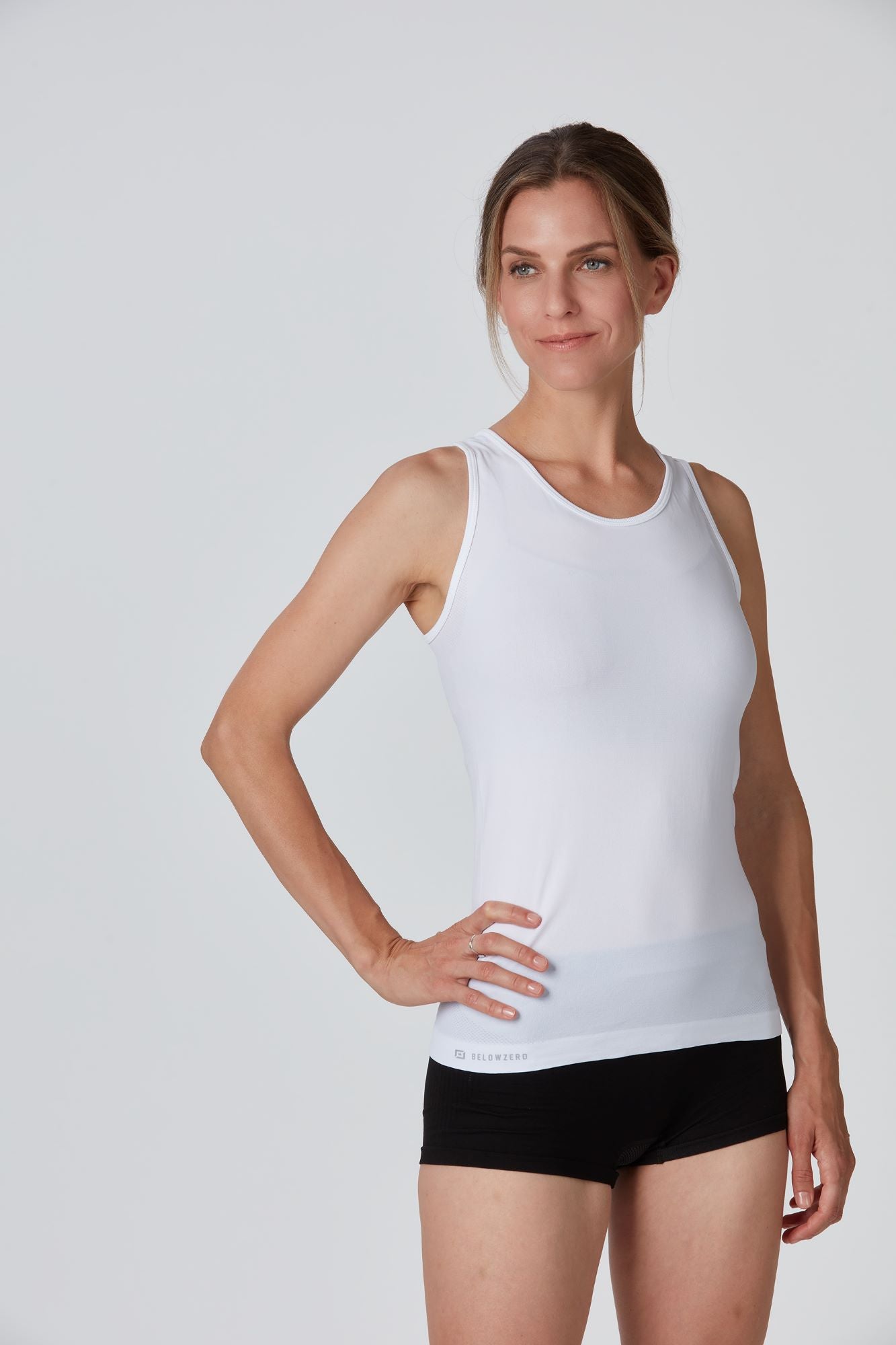 Frontansicht eines weissen funktionellenmen Damen Light Tanktop 