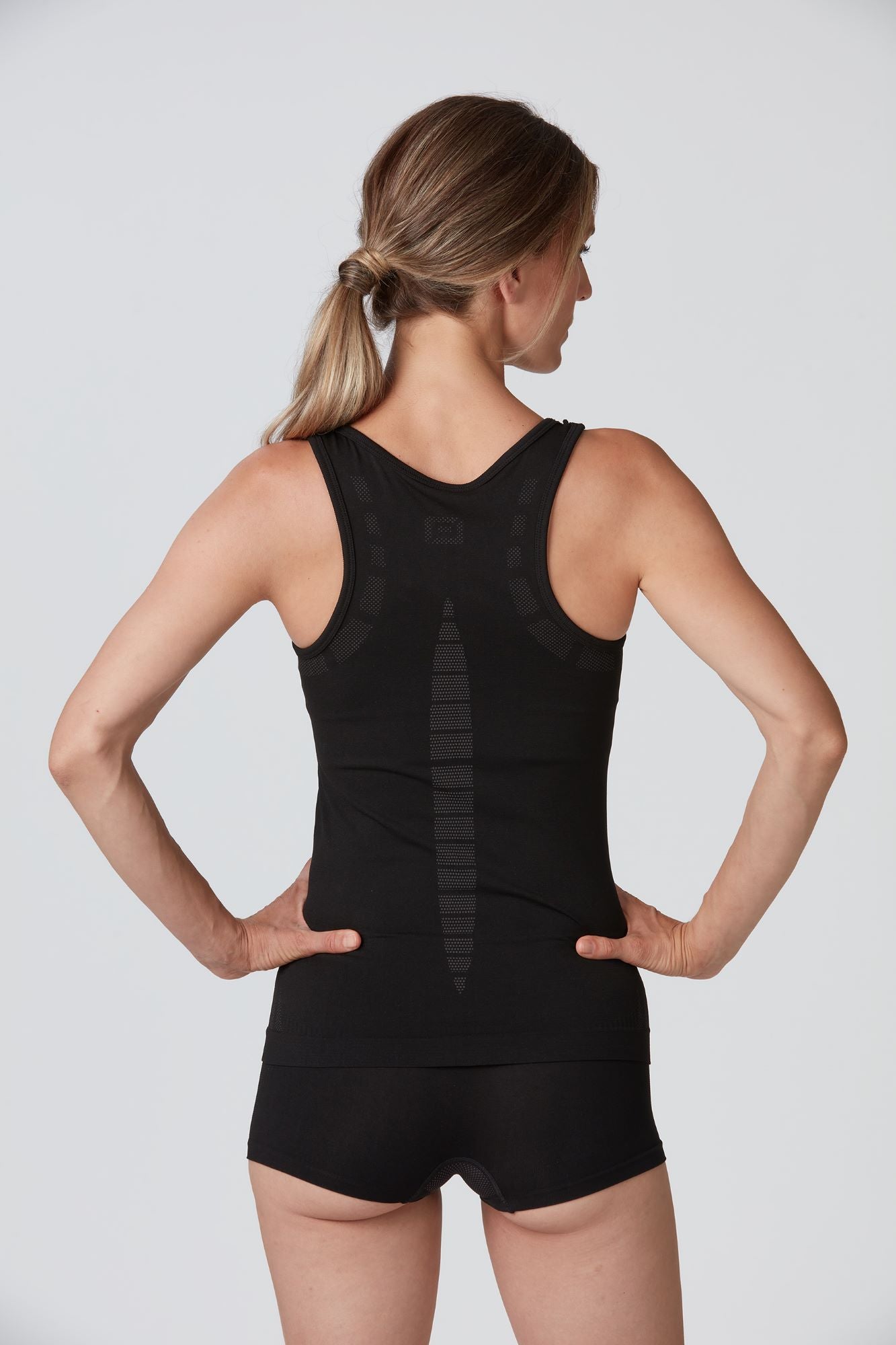 Rückenansicht eines schwarzen funktionellen Damen Light Tanktop 