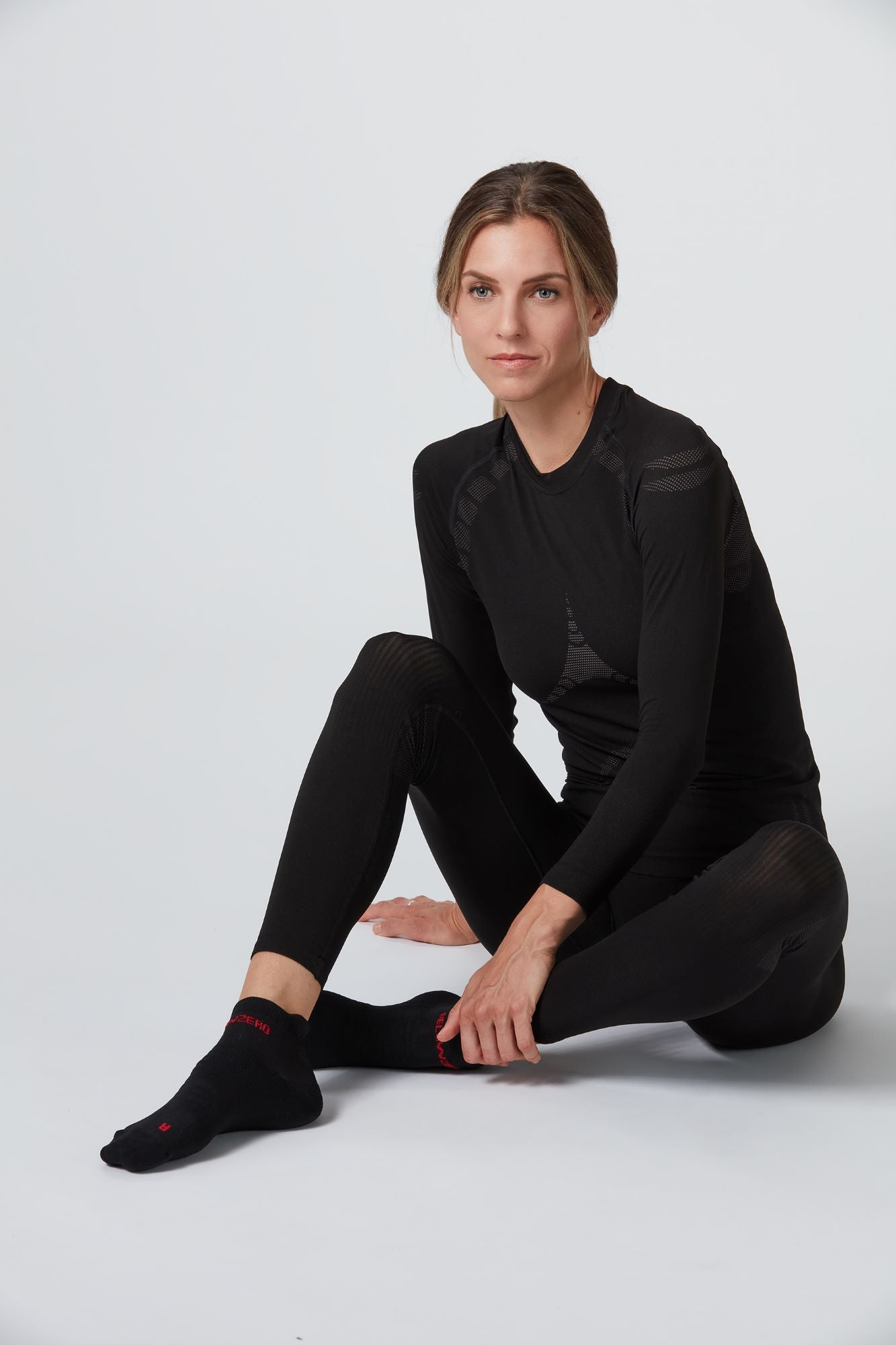 Frontansicht einer schwarzen funktionellen Damen Light Long Pants Baselayer