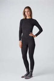 Ganzkörper Ansicht einer anthrazit Damen Baselayer Extra Warm Merino Longpants von Belowzero aus Merinowolle