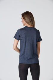 Rückseite eines blauen Damen Baselayer Medium Light Shortsleeve T-Shirt von Belowzero aus Merinowolle