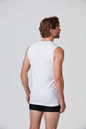 Rückseite eines weissen funktionellen Light Herren Baselayer Tanktop von Belowzero