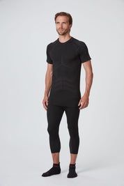 Frontansicht einer schwarzen funktionellen Light Herren Baselayer 3/4 Short von Belowzero