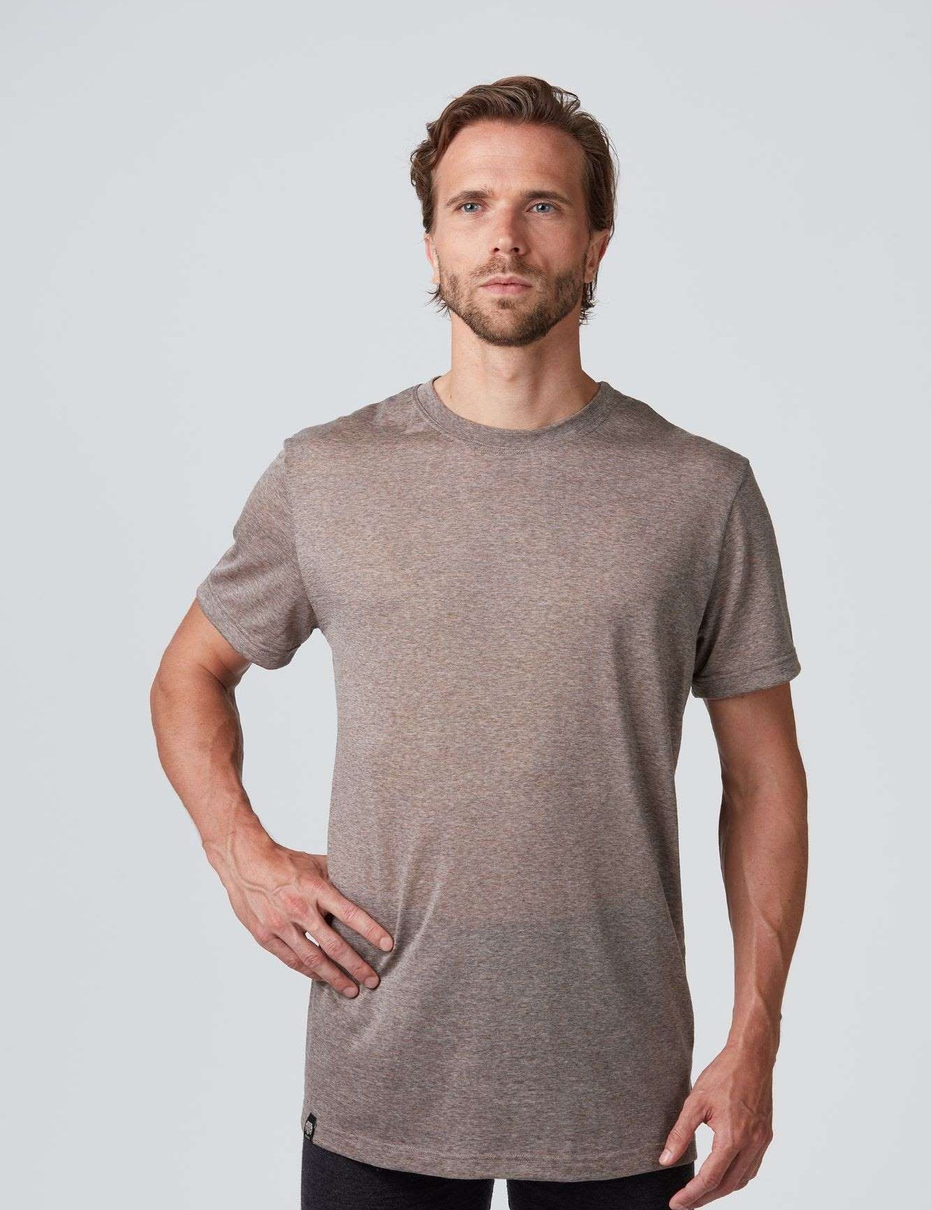 Frontansicht eines braunen Herren Baselayer Light Shortsleeve T-Shirt von Belowzero aus Merinowolle