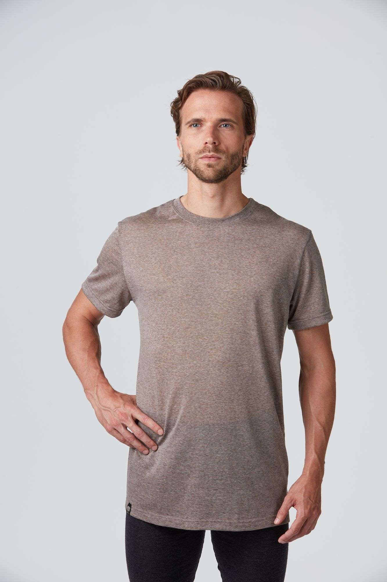 Frontansicht eines braunen Herren Baselayer Light Shortsleeve T-Shirt von Belowzero aus Merinowolle