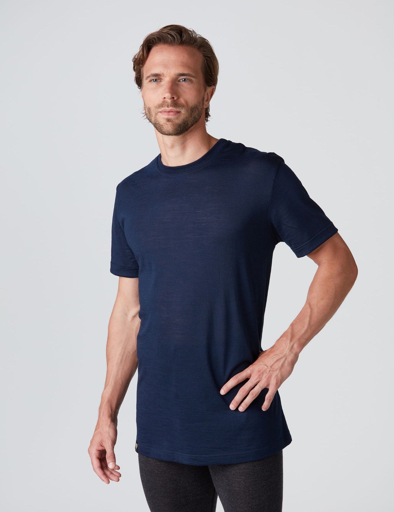 Frontansicht eines navy blauen Herren Baselayer Light Shortsleeve T-Shirt von Belowzero aus Merinowolle