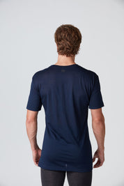 Rückseite eines navy blauen Herren Baselayer Light Shortsleeve T-Shirt von Belowzero aus Merinowolle