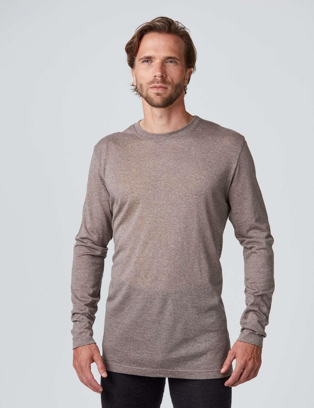 Frontansicht eines braunen Herren Baselayer Medium Light Longsleeve T-Shirt von Belowzero aus Merinowolle