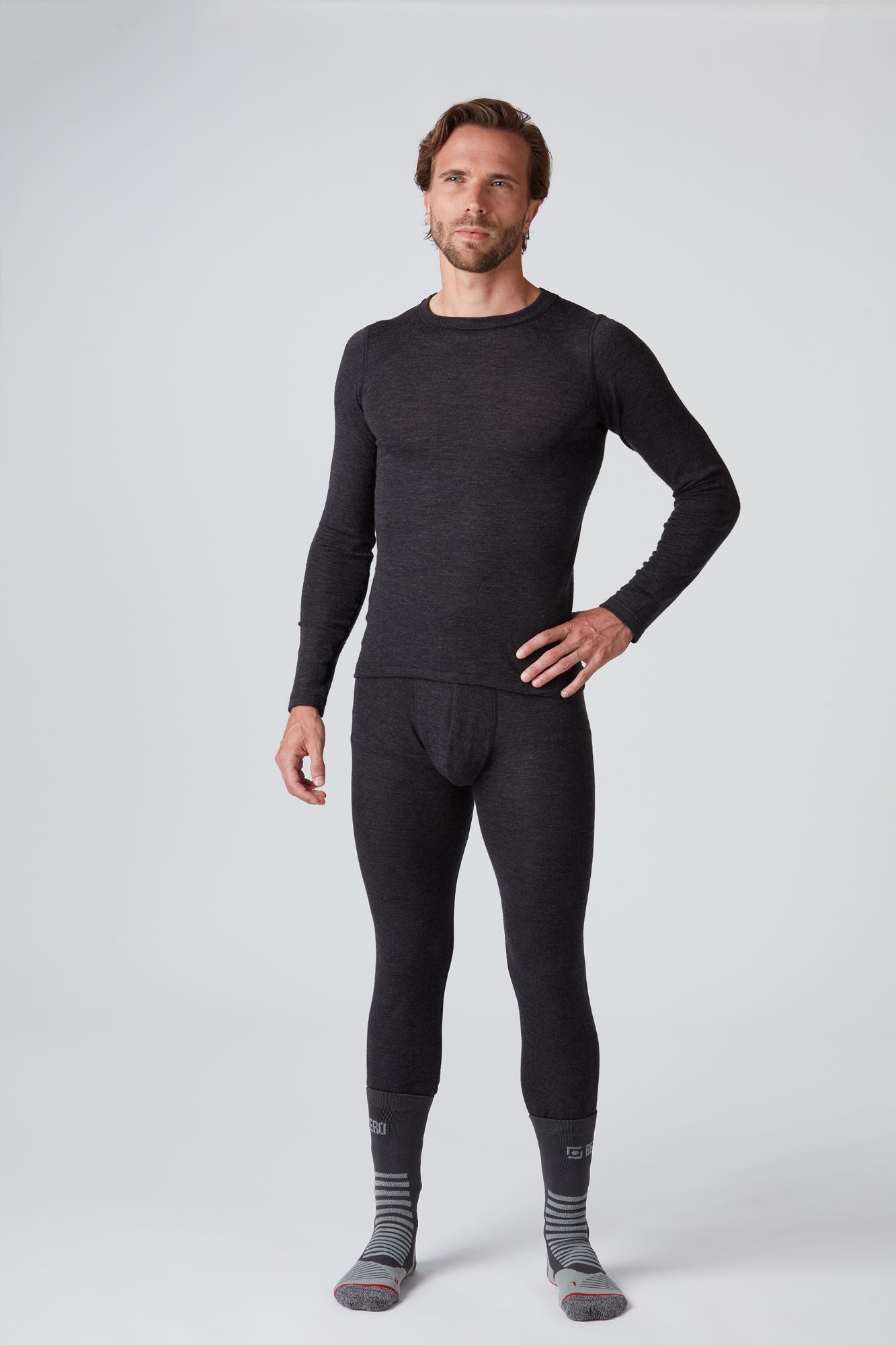 Frontansicht einer schwarzen funktionellen Extra Warm Herren Merino Baselayer  Long Pants von Belowzero