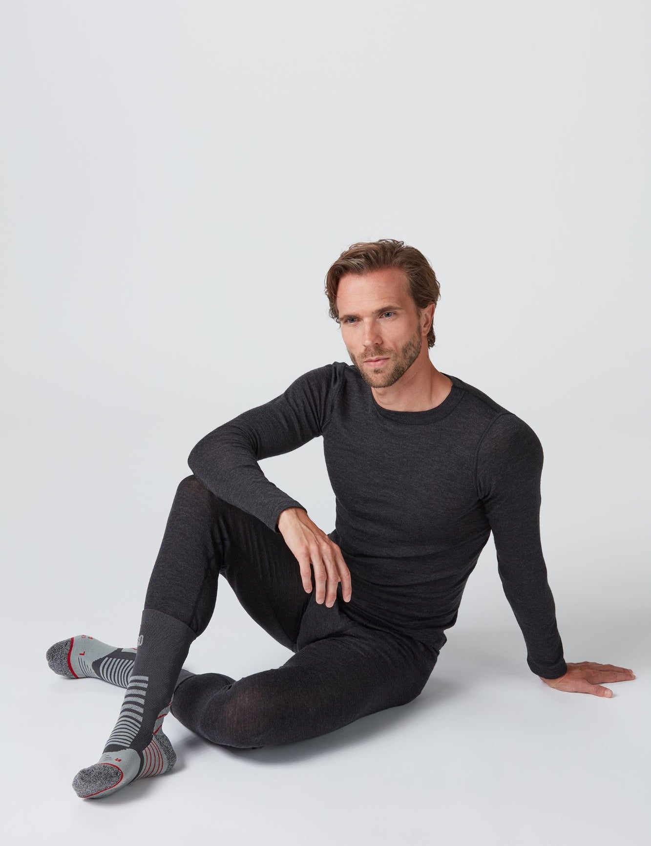 Sitzansicht einer schwarzen funktionellen Extra Warm Herren Merino Baselayer  Long Pants von Belowzero