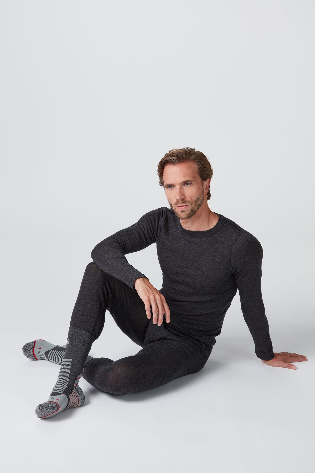 Sitzansicht einer schwarzen funktionellen Extra Warm Herren Merino Baselayer  Long Pants von Belowzero