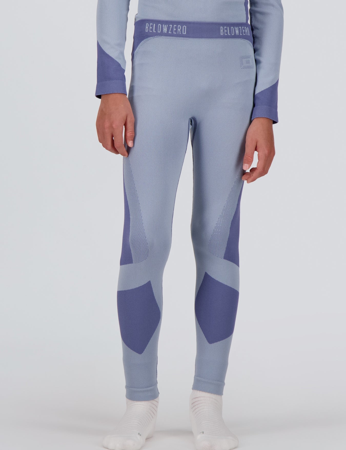 Frontansicht eines light blue funktionellen Warm New Generation Kinder Baselayer Longsleeve Hose von Belowzero