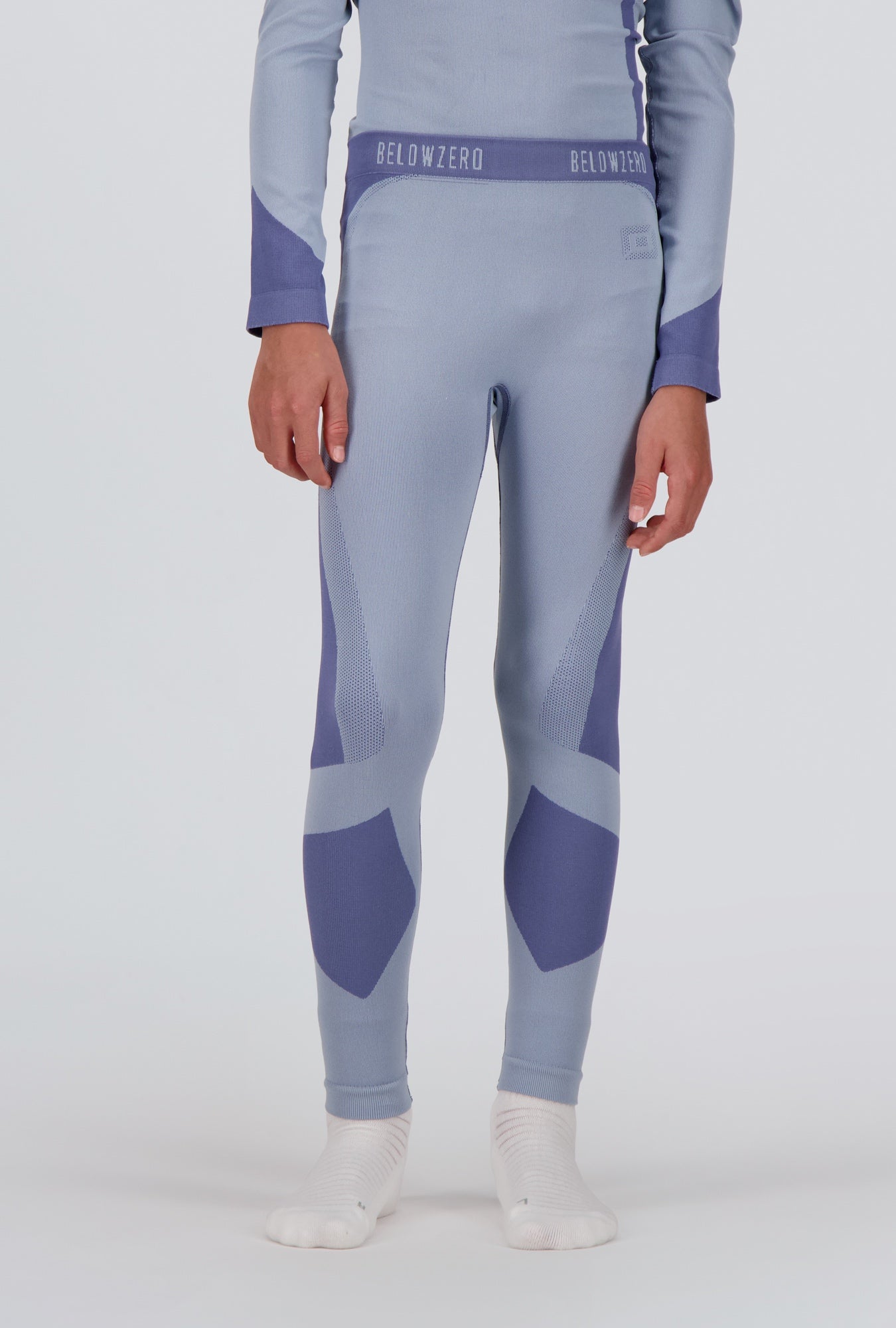 Frontansicht eines light blue funktionellen Warm New Generation Kinder Baselayer Longsleeve Hose von Belowzero