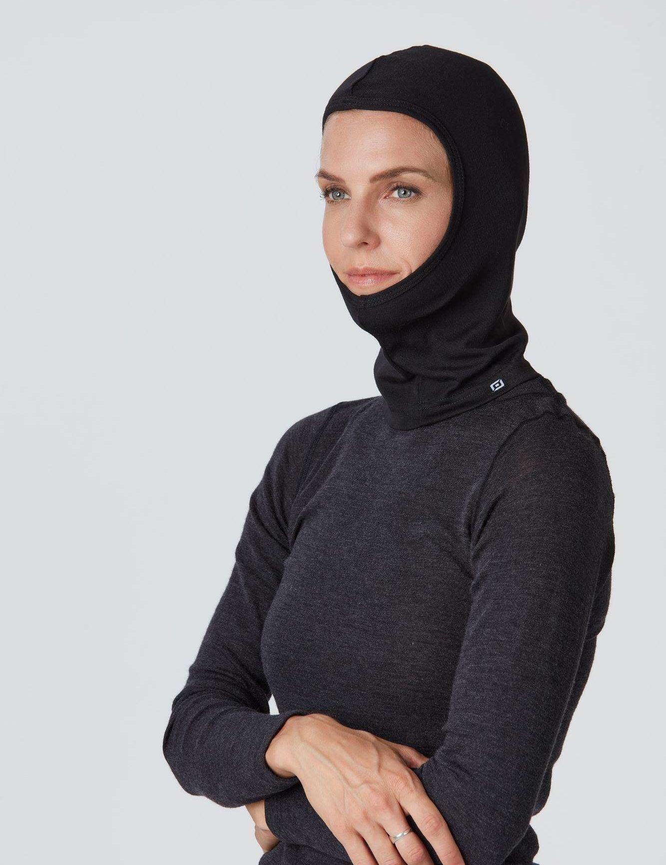 Frontansicht einer Unisex Medium Light Facemaske für Damen und Herren in schwarz von Belowzero 