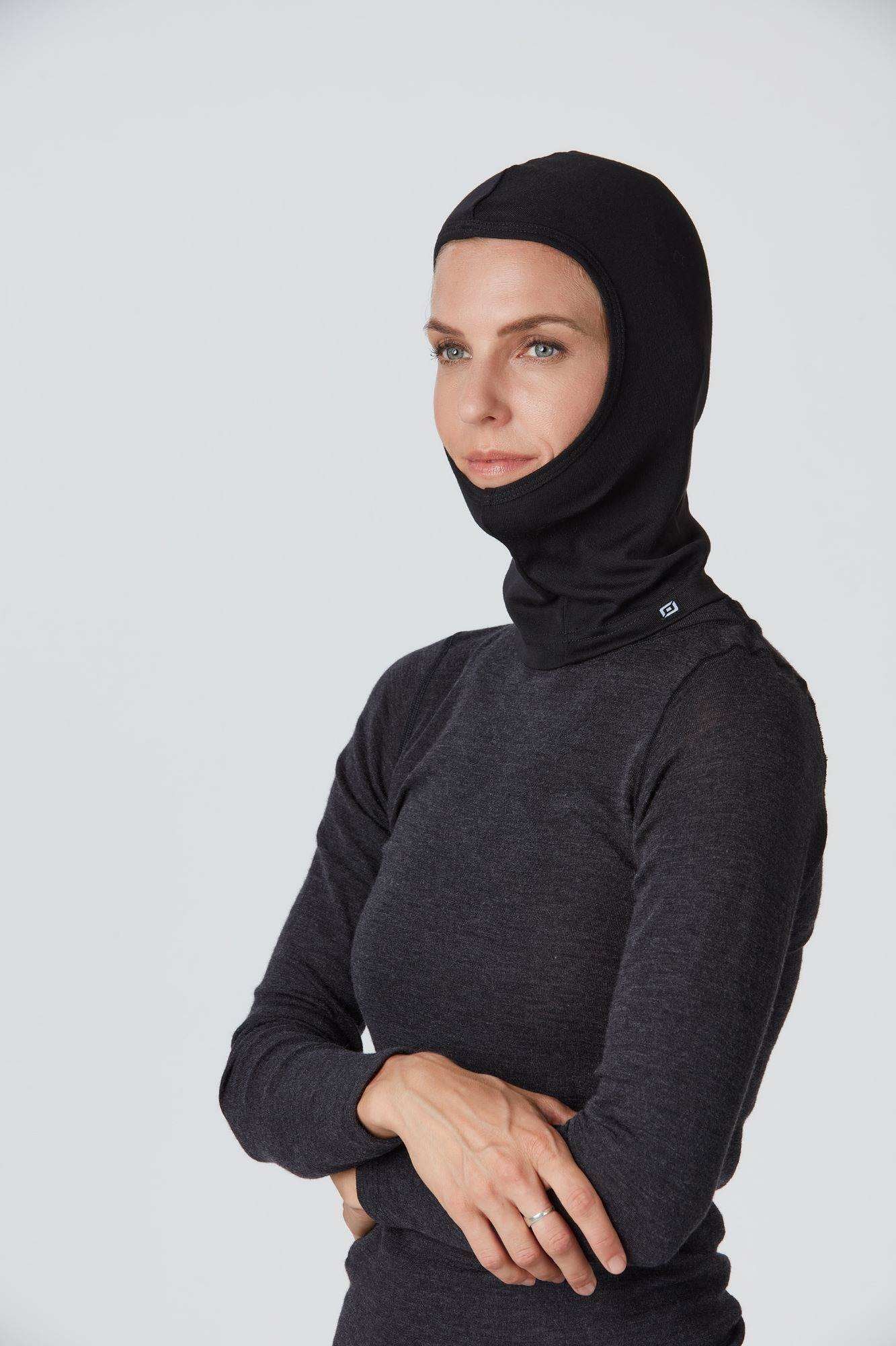 Frontansicht einer Unisex Medium Light Facemaske für Damen und Herren in schwarz von Belowzero 