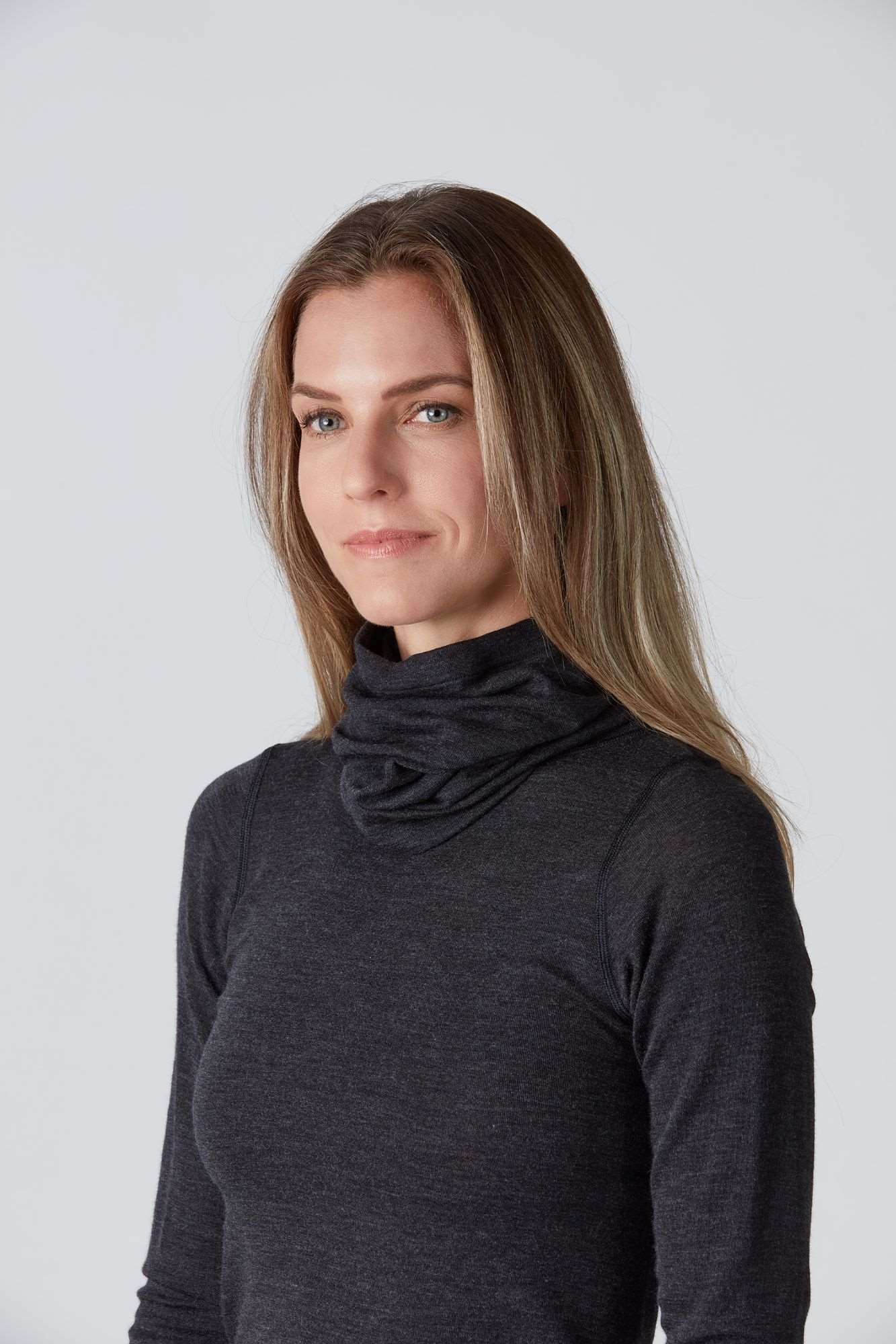 Frontansicht eines schwarzen funktionellen Extra Warm Unisex  Merino Baselayer Schlauchschals von Belowzero