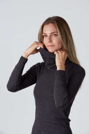 Frontansicht eines schwarzen funktionellen Extra Warm Unisex  Merino Baselayer Schlauchschals von Belowzero