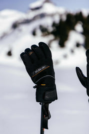 Der Belowzero Handschuh im Schnee.