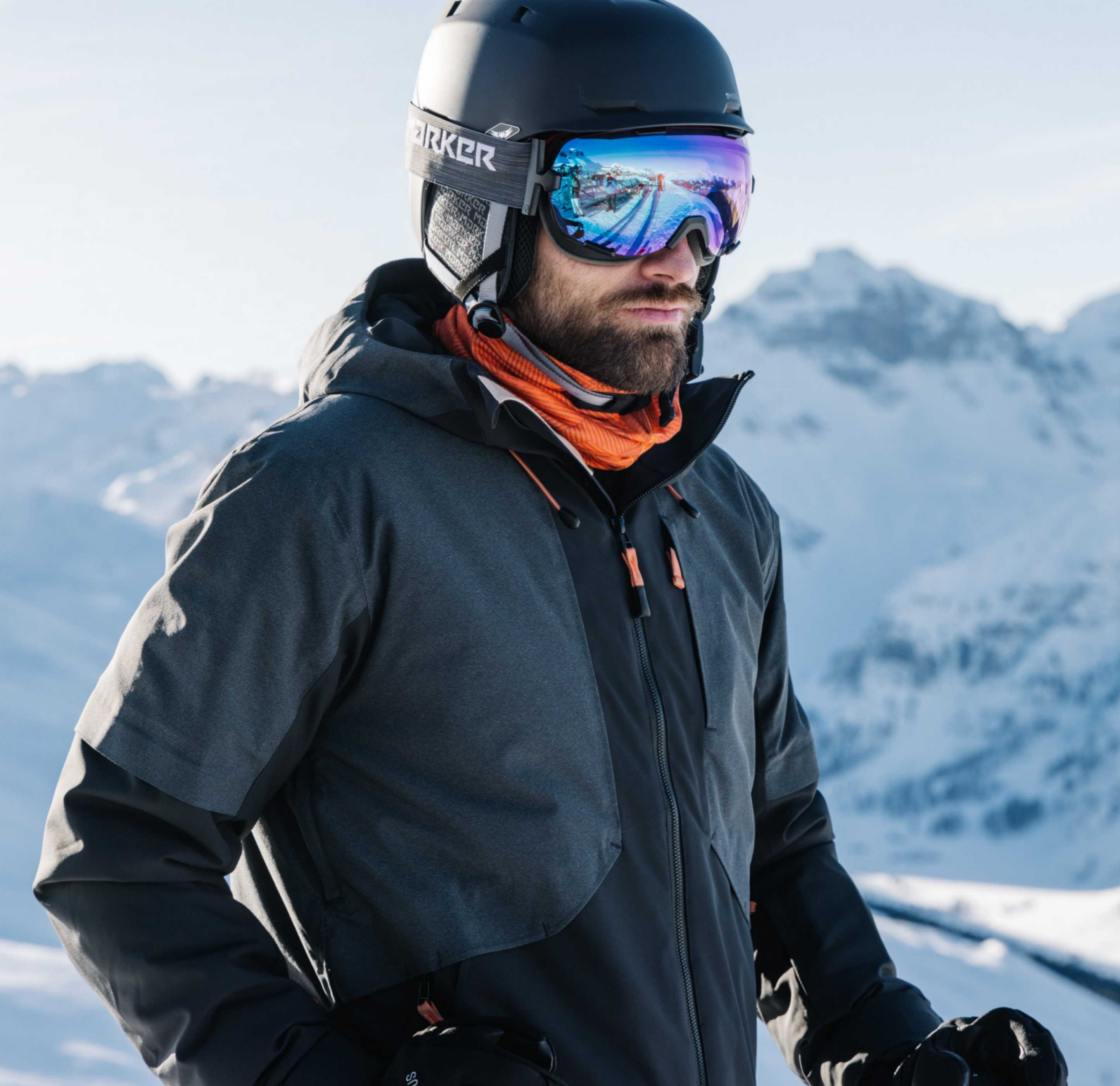 Ein Herr mit einer schwarzen Belowzero Skijacke im Schnee
