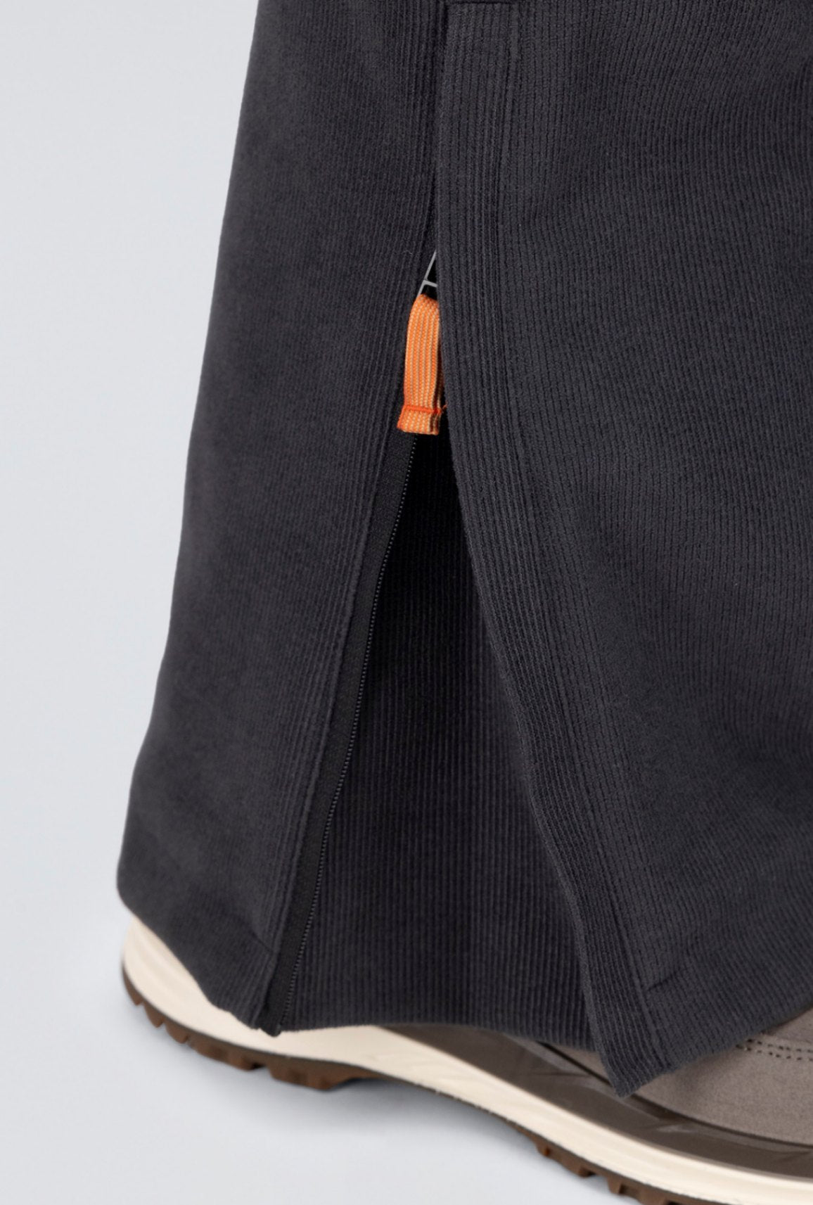 Detailbild Reissverschluss Hosenbein Skihose