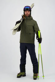 Mann in vollständiger Belowzero Herren-Skibekleidung: Olivgrüne, wasserdichte Skijacke mit Kapuze und frontalen Taschendetails kombiniert mit einer dunklen, funktionalen Skihose und schwarzen Handschuhen.