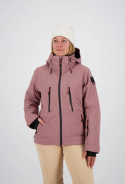 Eine Dame mit Front Ansicht 
der rosa Klosters Jacke.
