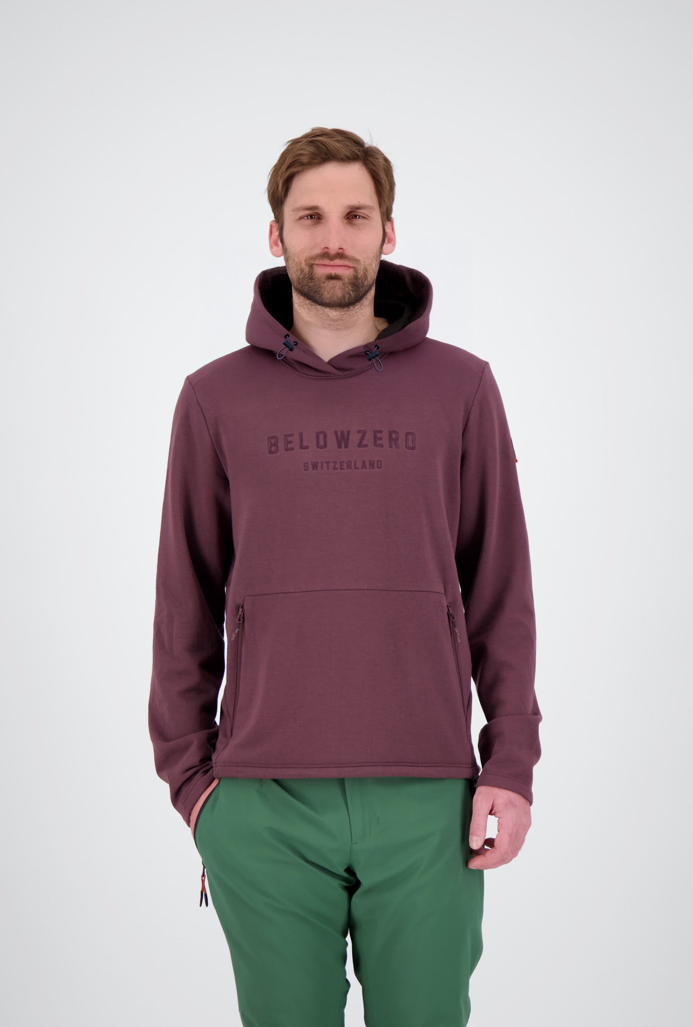 Frontansicht des mulled wine Herren Tech Hoodie Brig von Belowzero