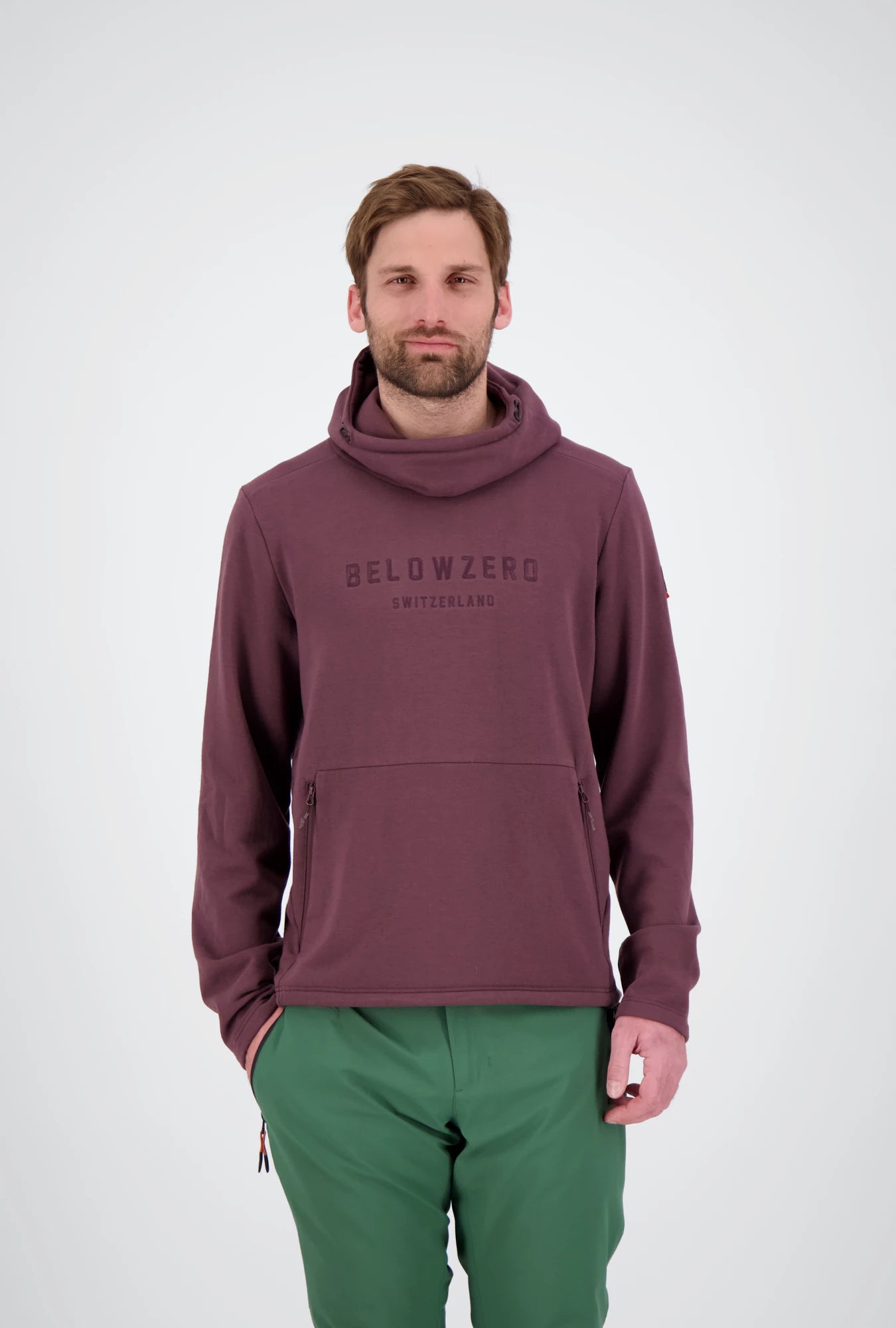 Frontansicht des mulled wine Herren Tech Hoodie Brig von Belowzero