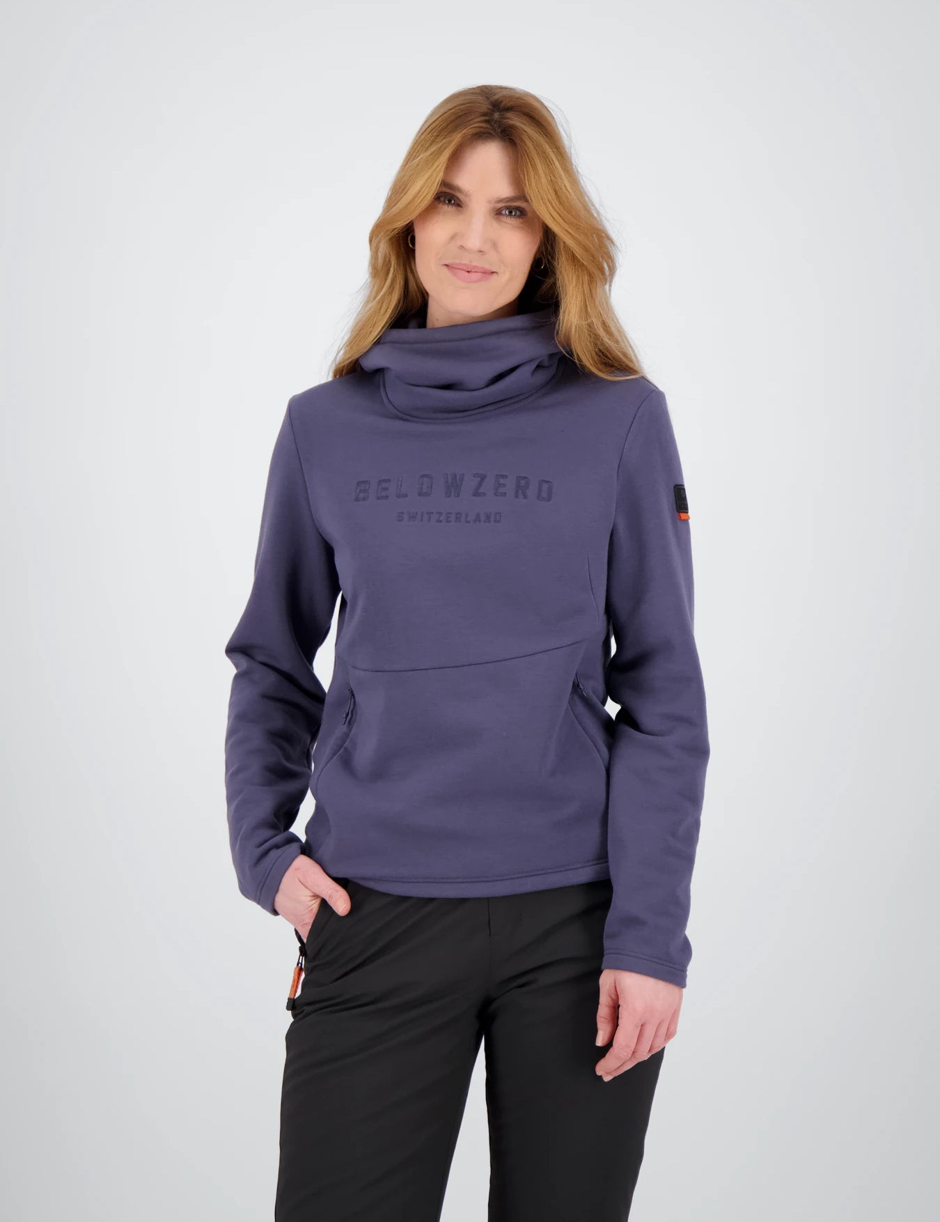 Frontansicht des Damen Tech Hoodie Sion von Belowzero in nightfall