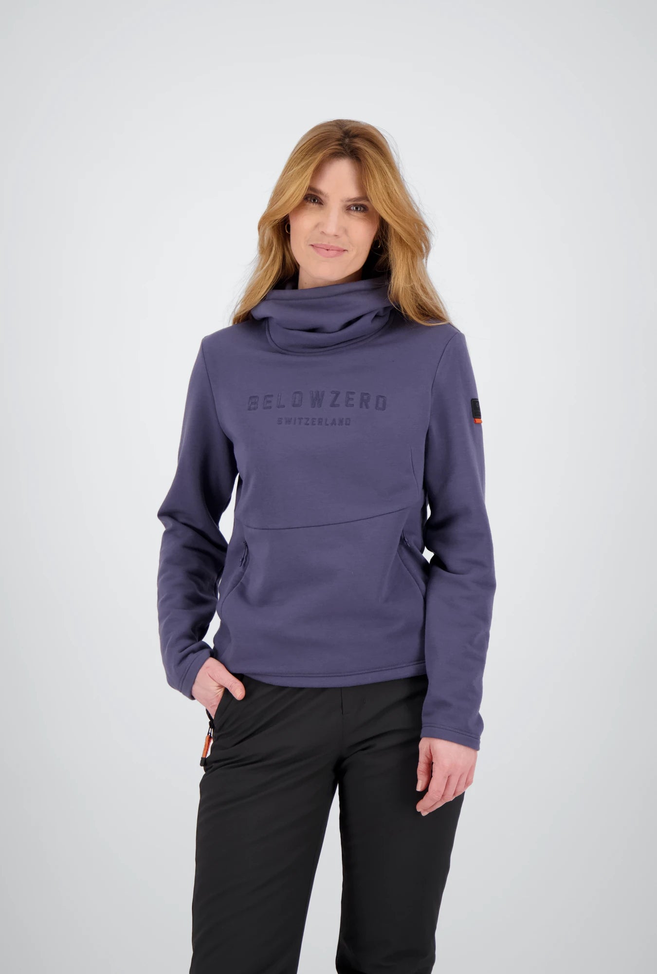 Frontansicht des Damen Tech Hoodie Sion von Belowzero in nightfall