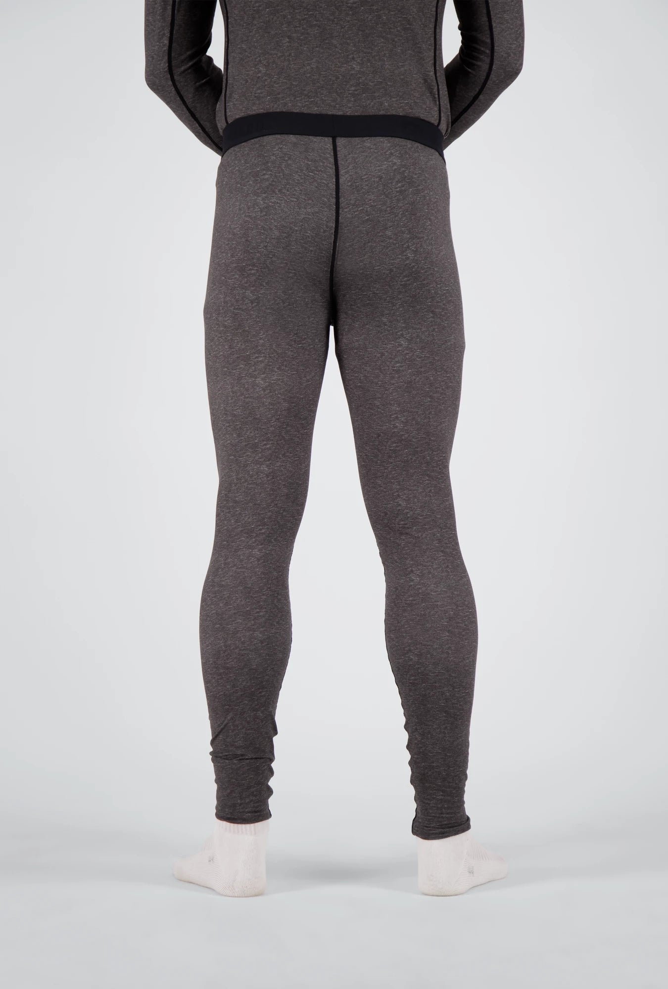 Eine Oberkörperrückenansicht eines Herren der ein dunkelgrau meliertes Medium Light Longpant von Belowzero trägt
