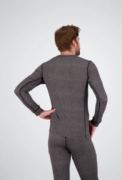 Eine Rückenansicht eines Herren der ein dunkelgrau meliertes Medium Light Longsleeve Shirt von Belowzero trägt