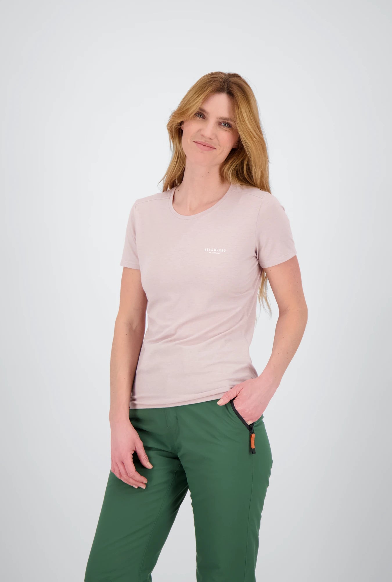 Frontansicht des magnolia cloud sportlichen Damen T-Shirts Spiez von Belowzero