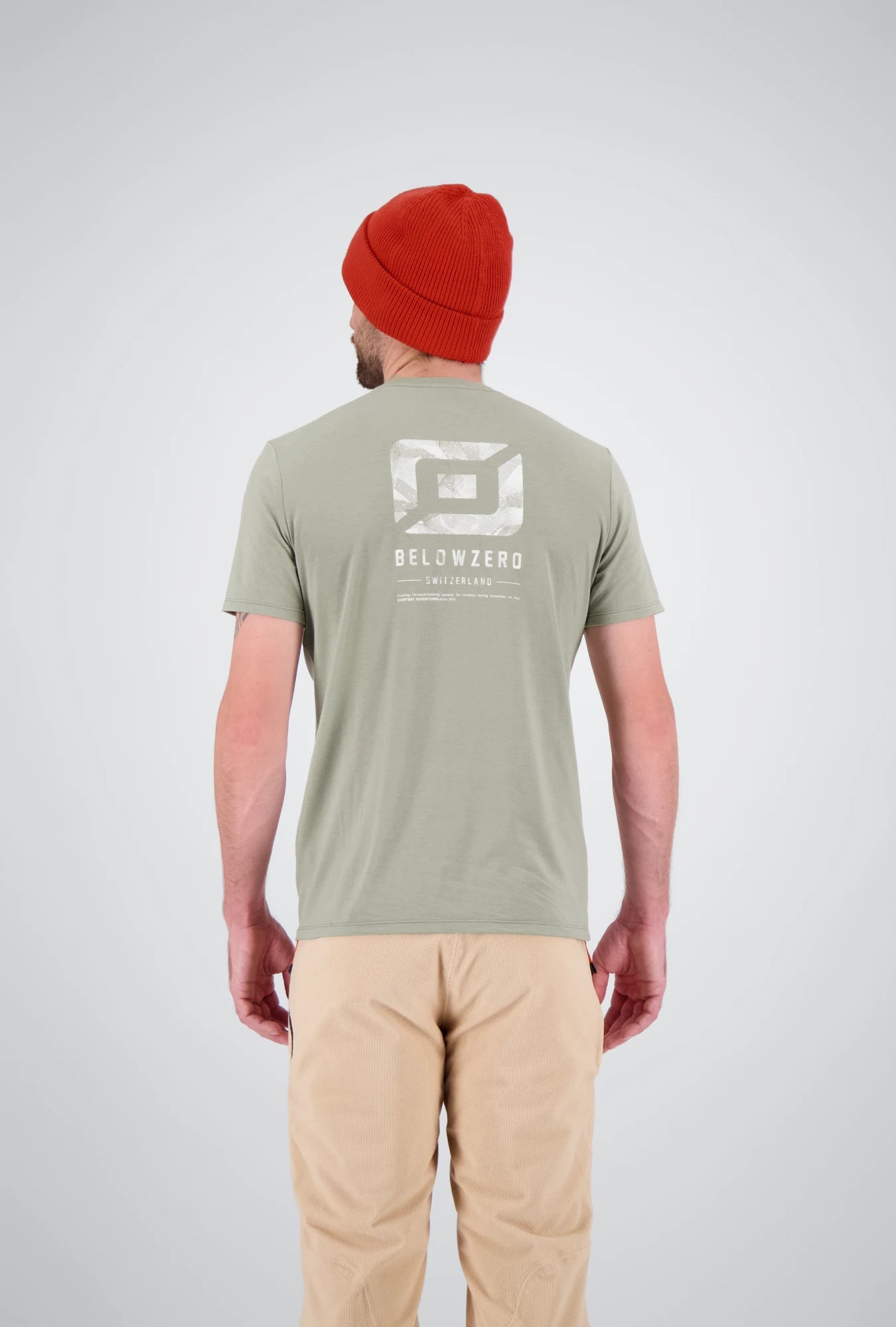 Backansicht des dry moss sportlichen Herren T-Shirts Thun von Belowzero