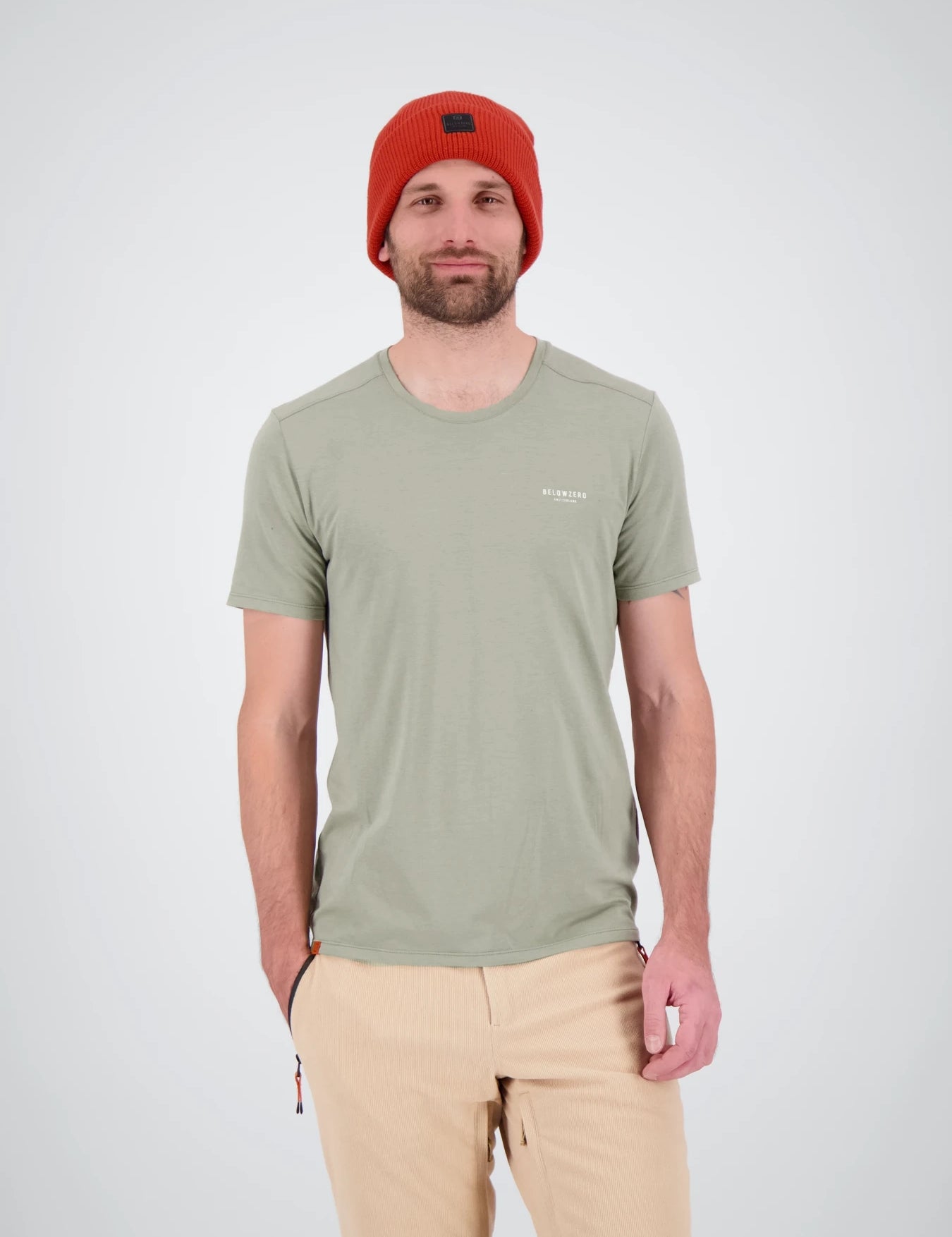 Frontansicht des dry moss sportlichen Herren T-Shirts Thun von Belowzero