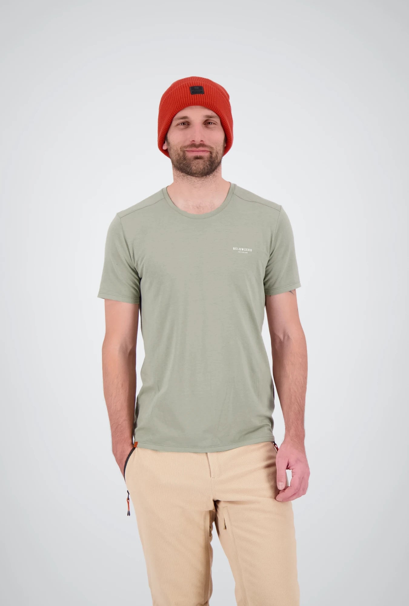 Frontansicht des dry moss sportlichen Herren T-Shirts Thun von Belowzero