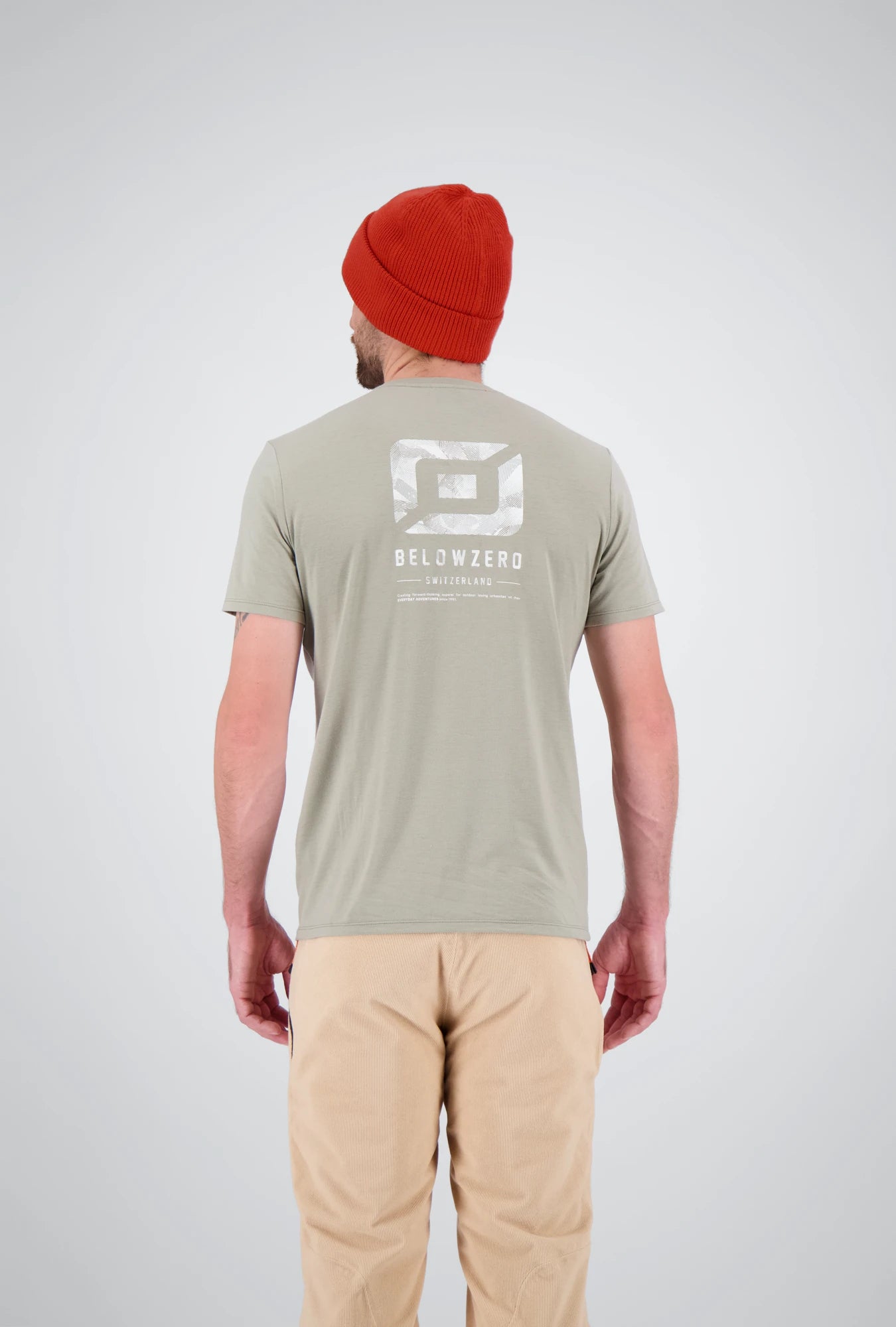 Rückenansicht des dry moss sportlichen Herren T-Shirts Thun von Belowzero
