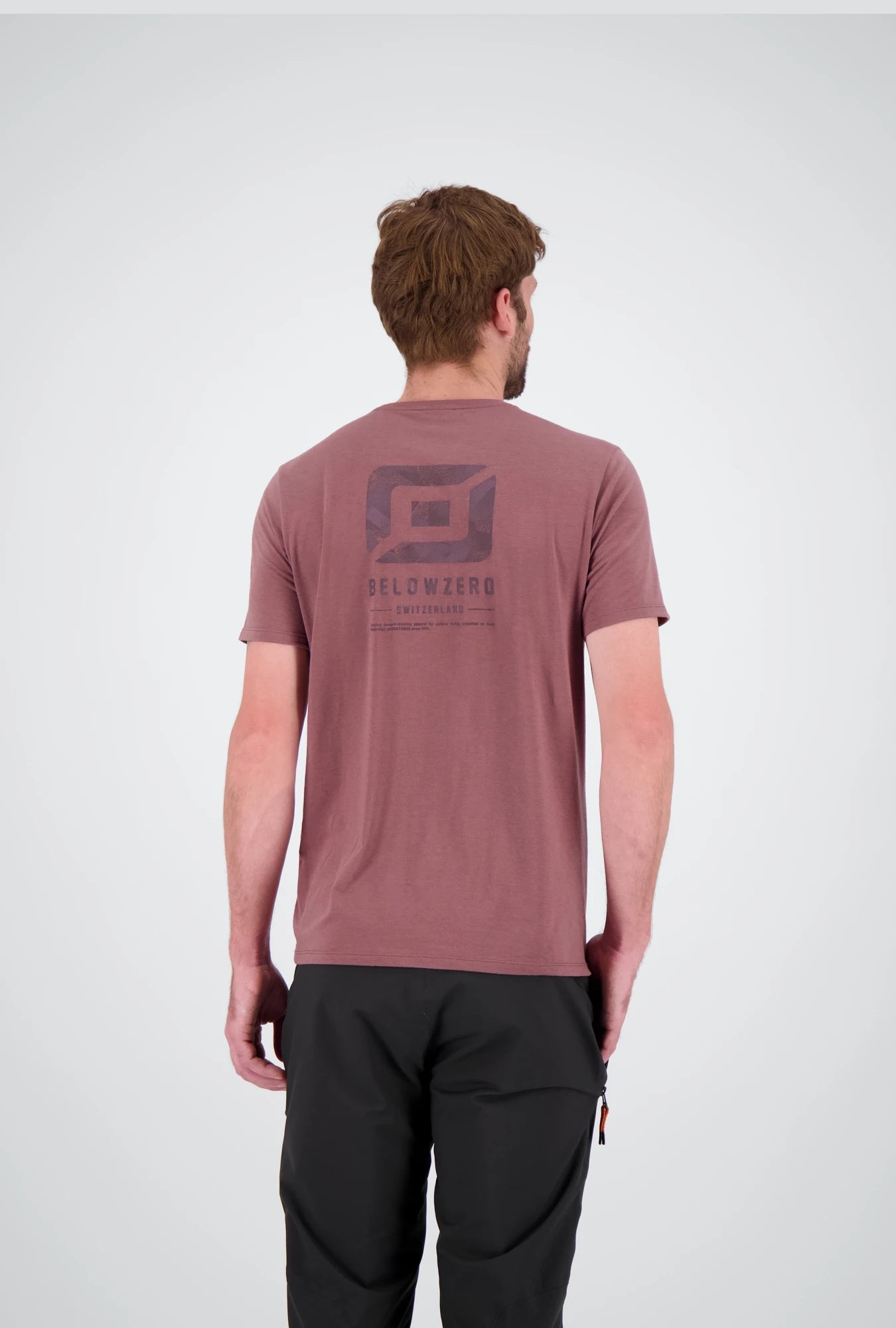 Backansicht des mauve sportlichen Herren T-Shirts Thun von Belowzero